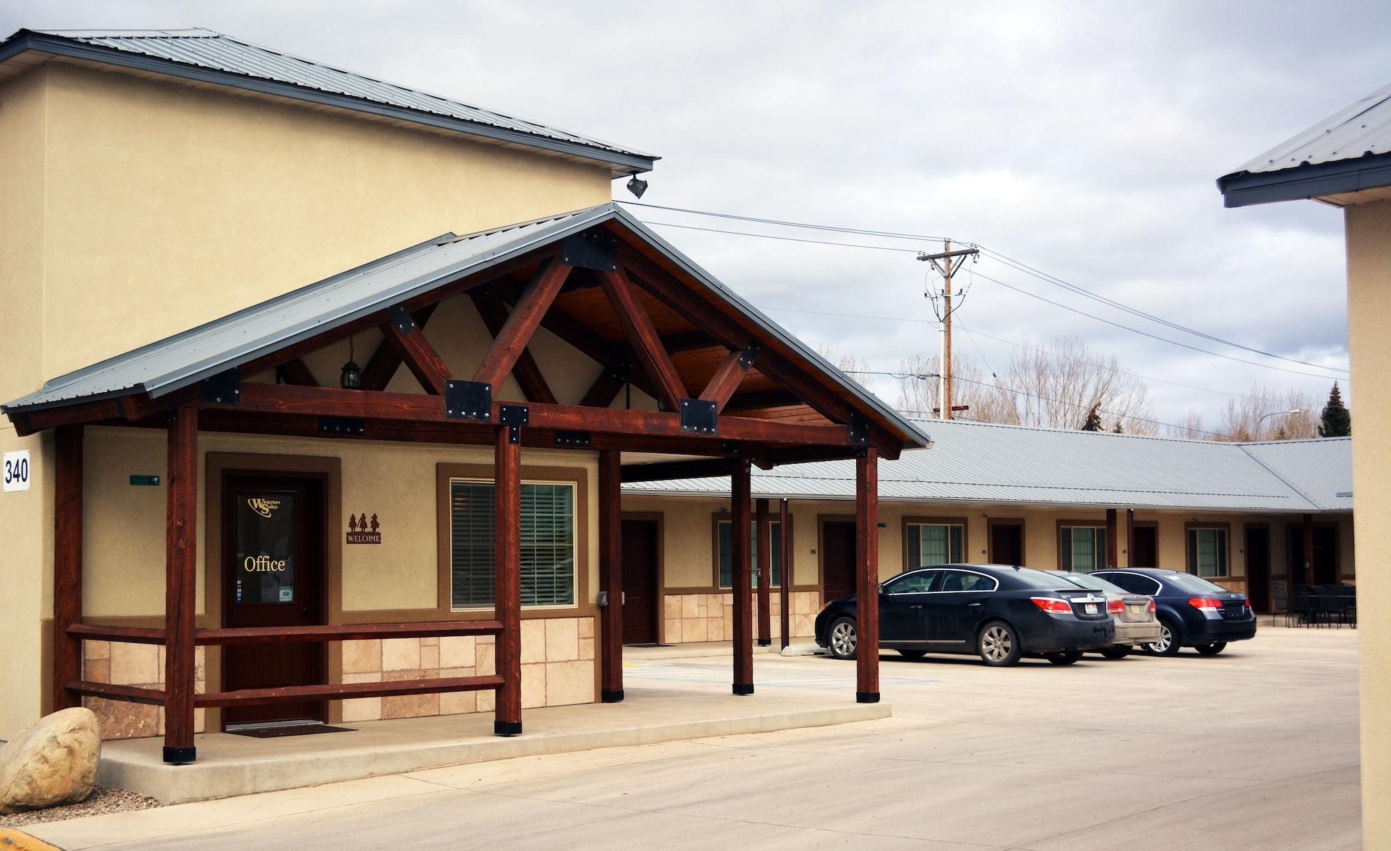 Vista Exterior Winterton Suites