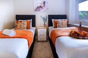 Alquiler Vacacional - 2 Bedroom 1 Bathroom Town Center Apartment With Free Parking By Firoz Property Management