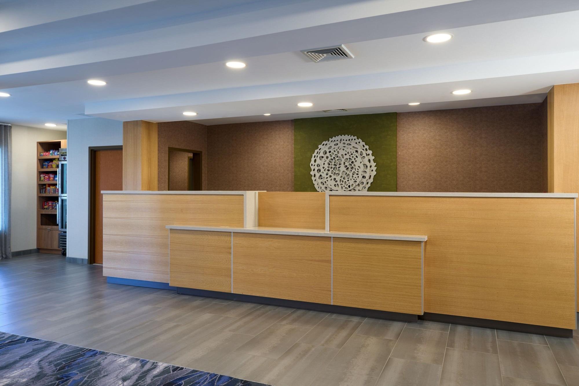 Vista Lobby Fairfield Inn & Suites by Marriott Winchester