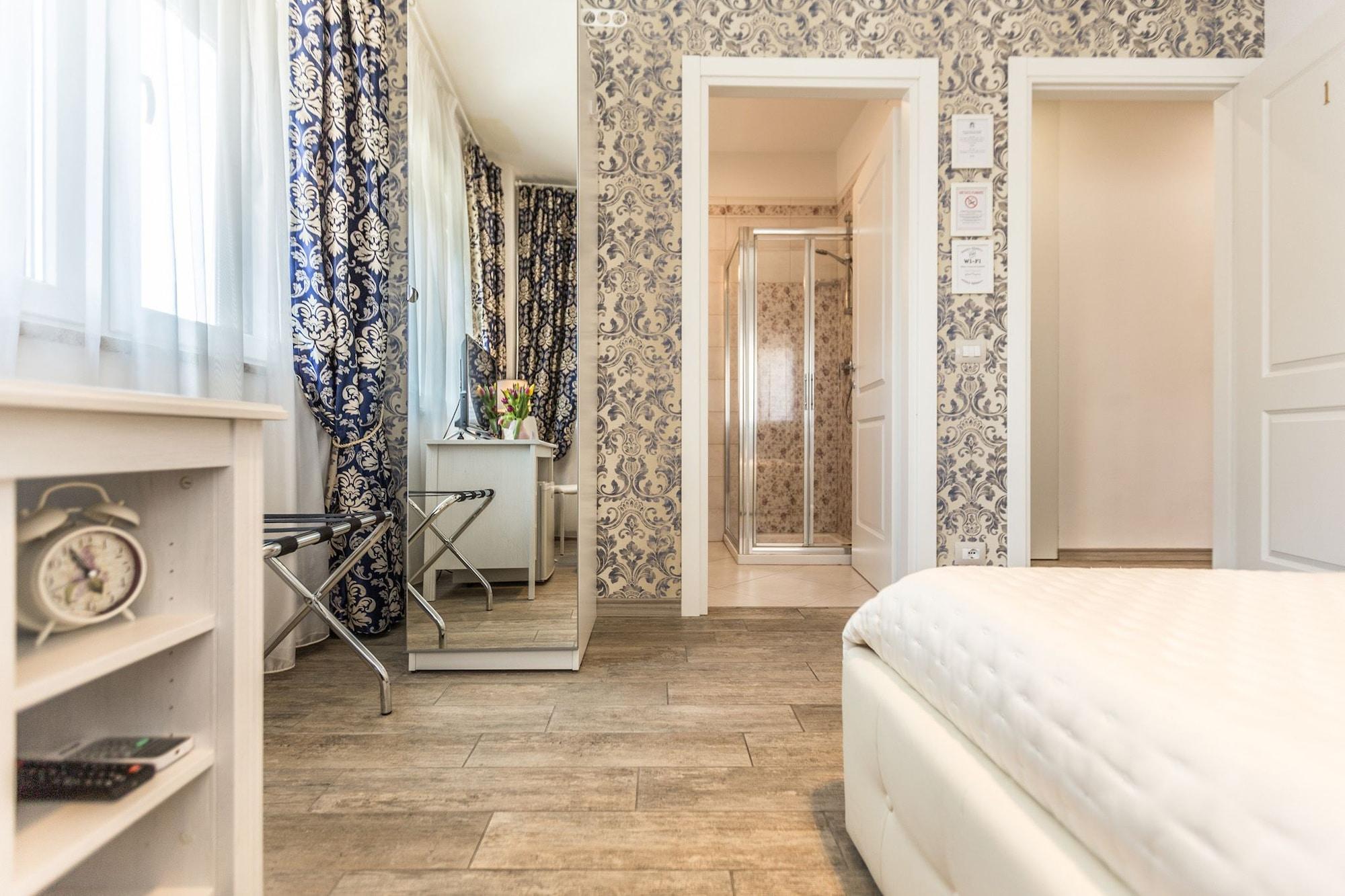 Varios Central City Inn