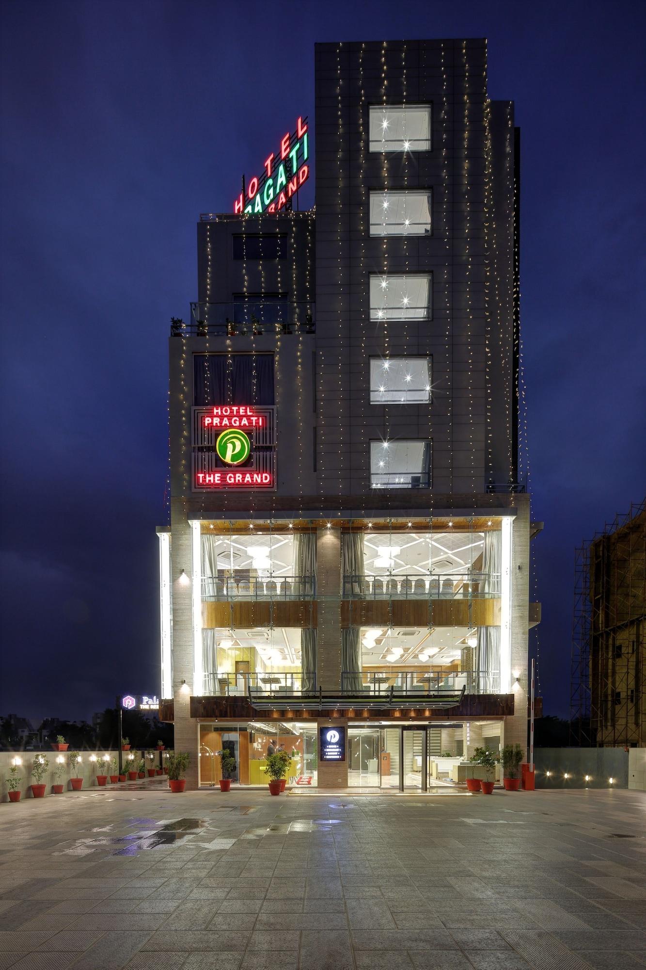 Vista Exterior Hotel Pragati The Grand