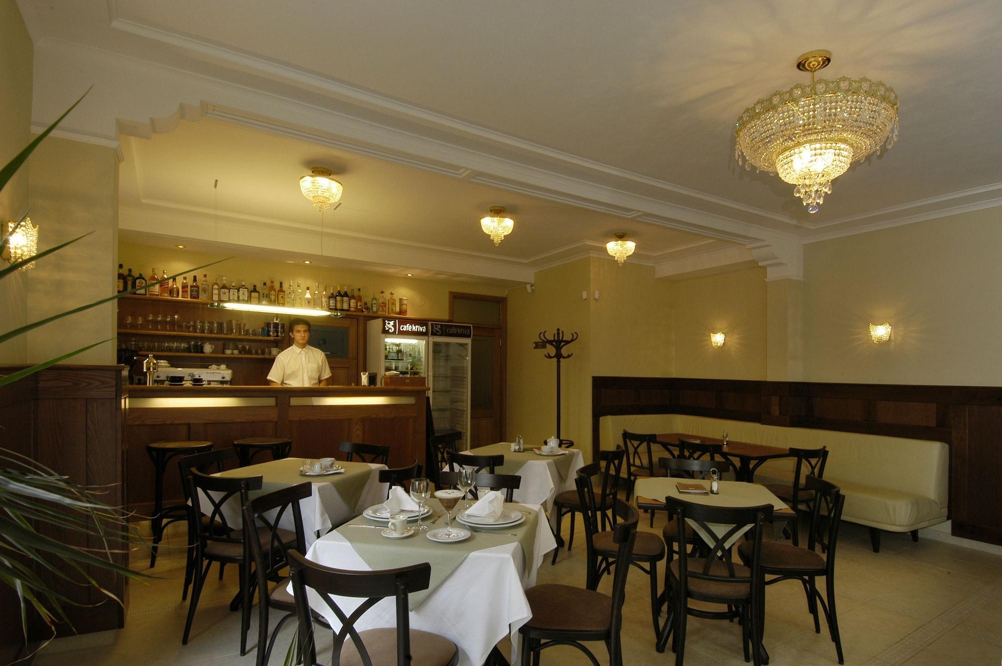 Bar/Salón Pension Krivá