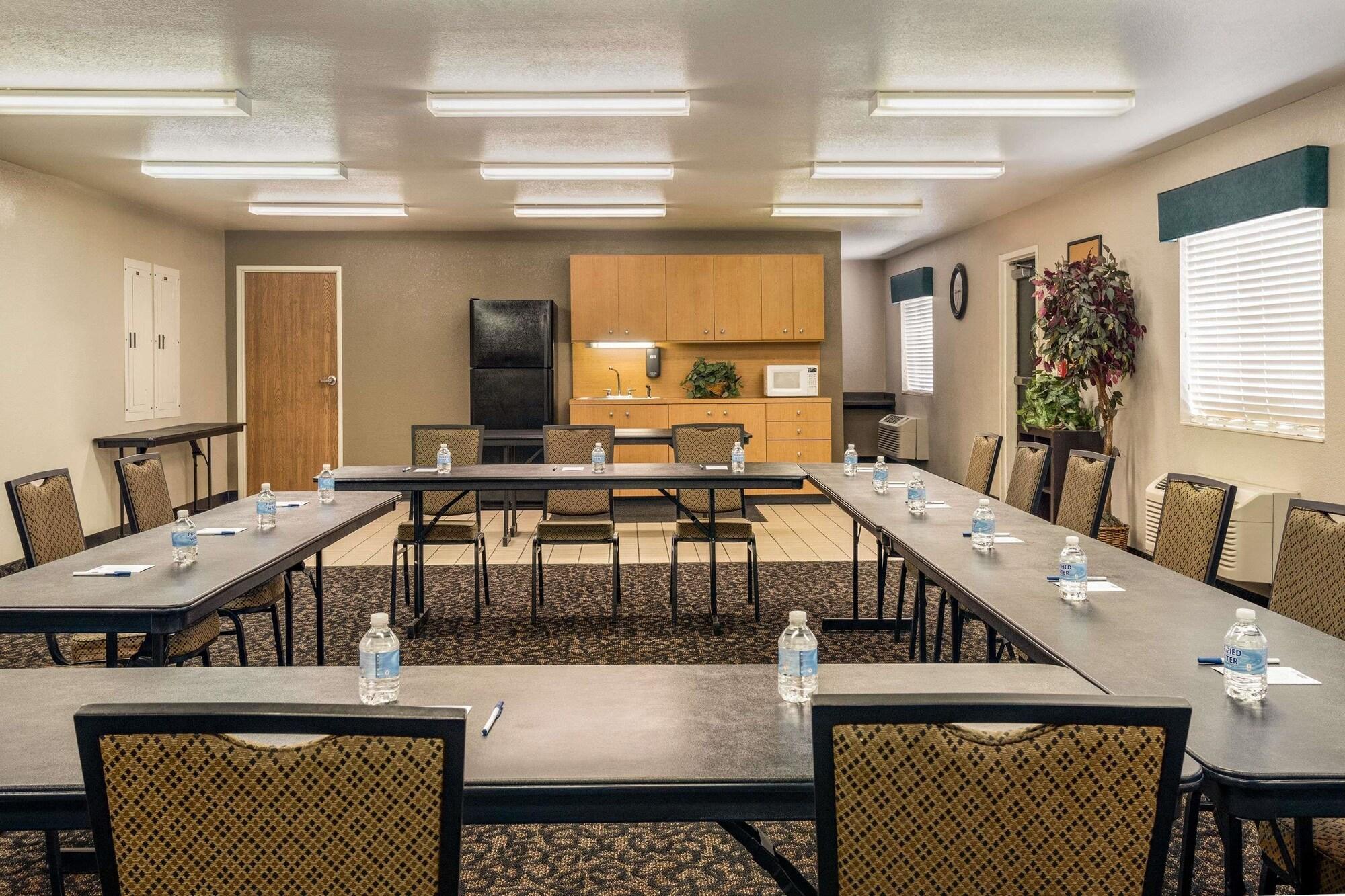 Sala de Reuniones Travelodge by Wyndham Wellington KS