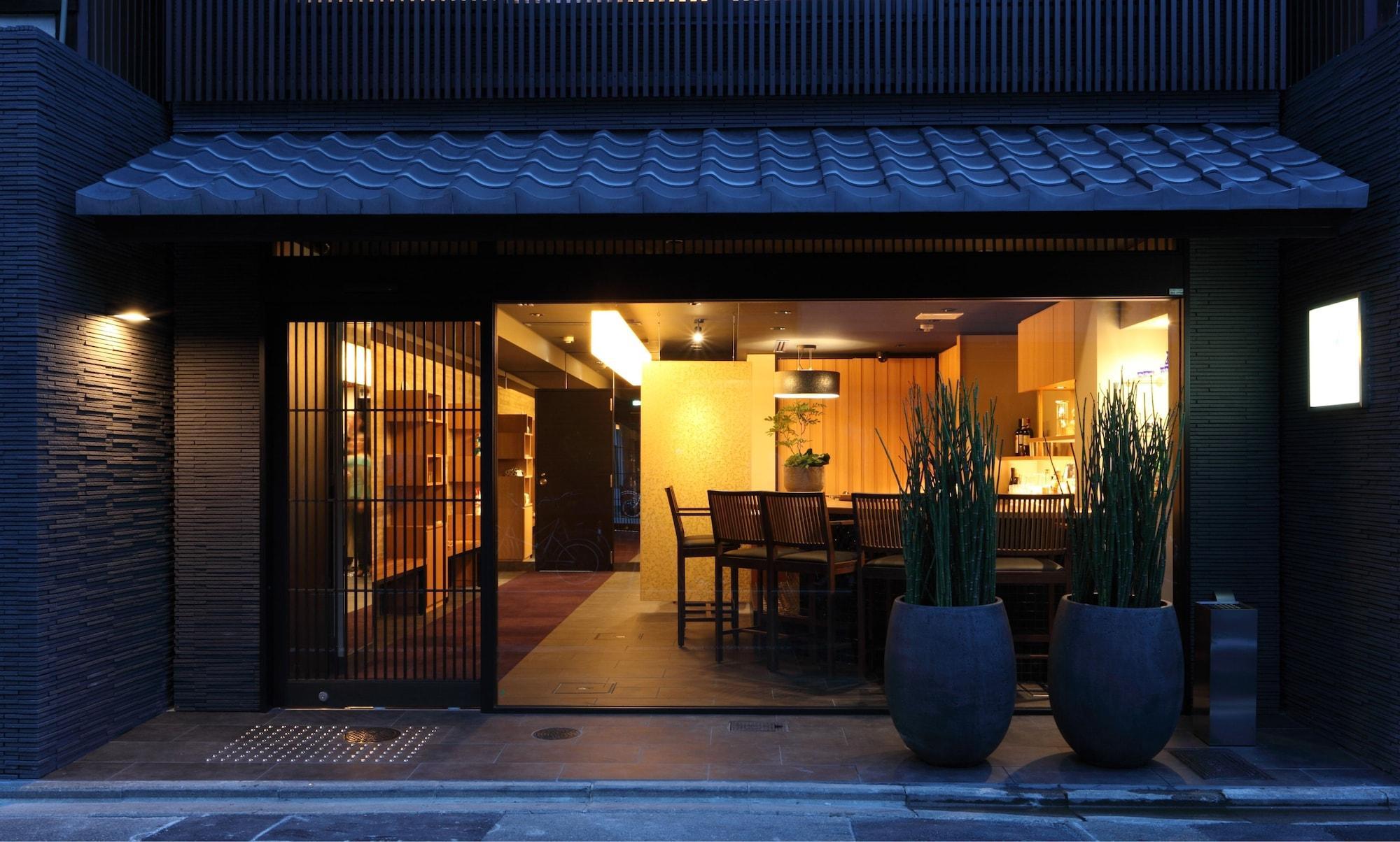 Varios Grace Villa Nijo Castle