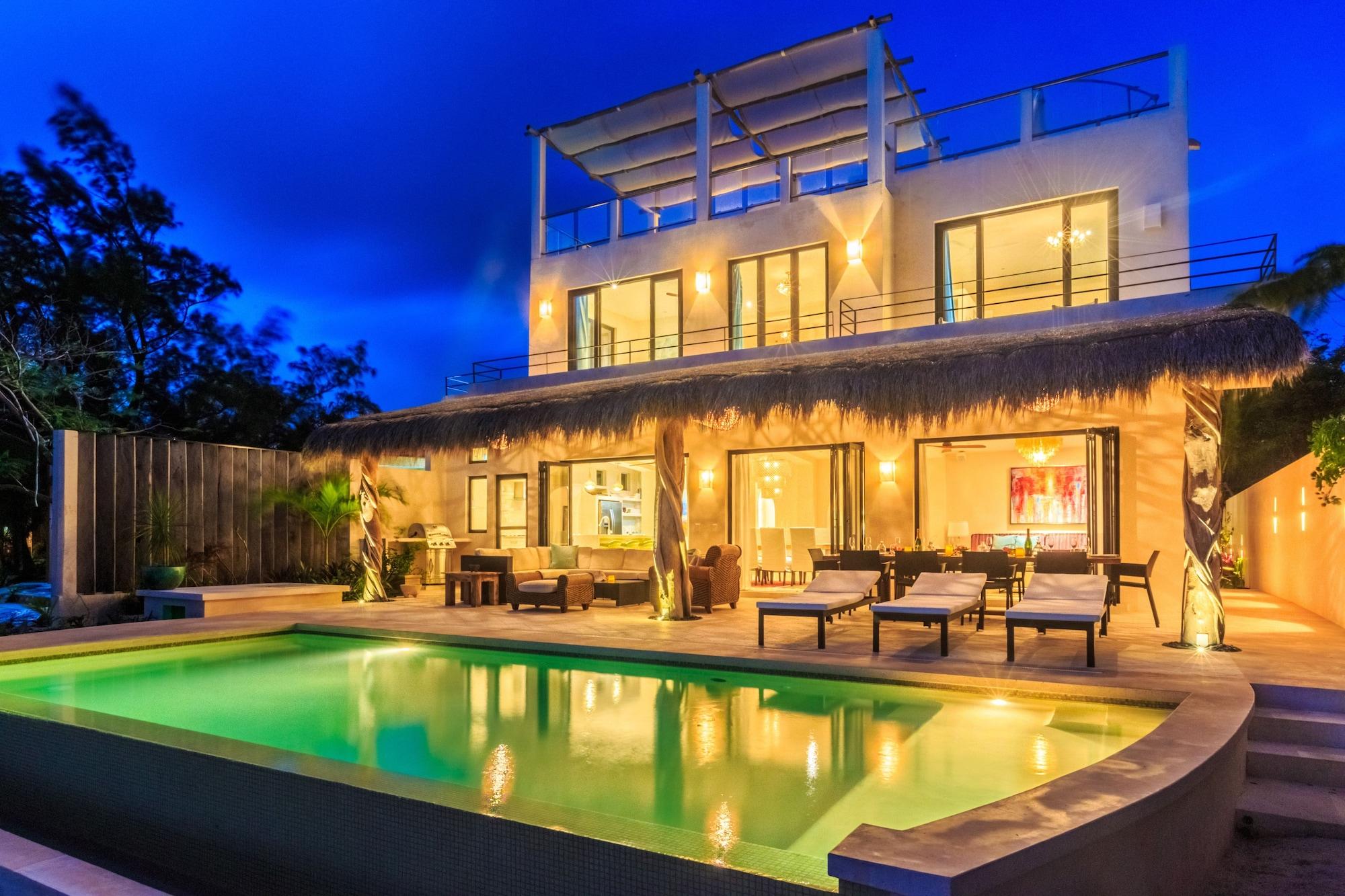 Varios Villa Encantada by Coco B Isla