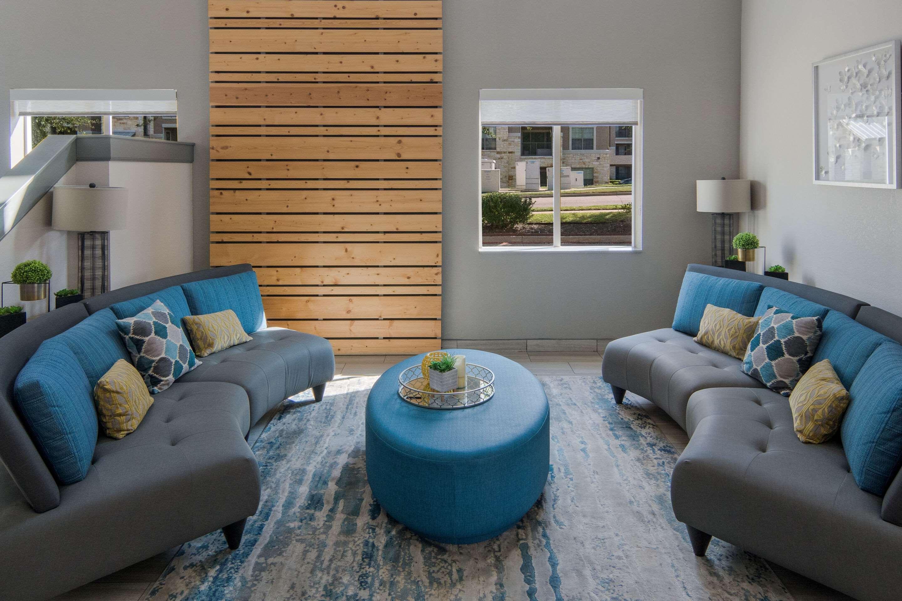 Vista Lobby Quality Inn & Suites Roanoke - Fort Worth North