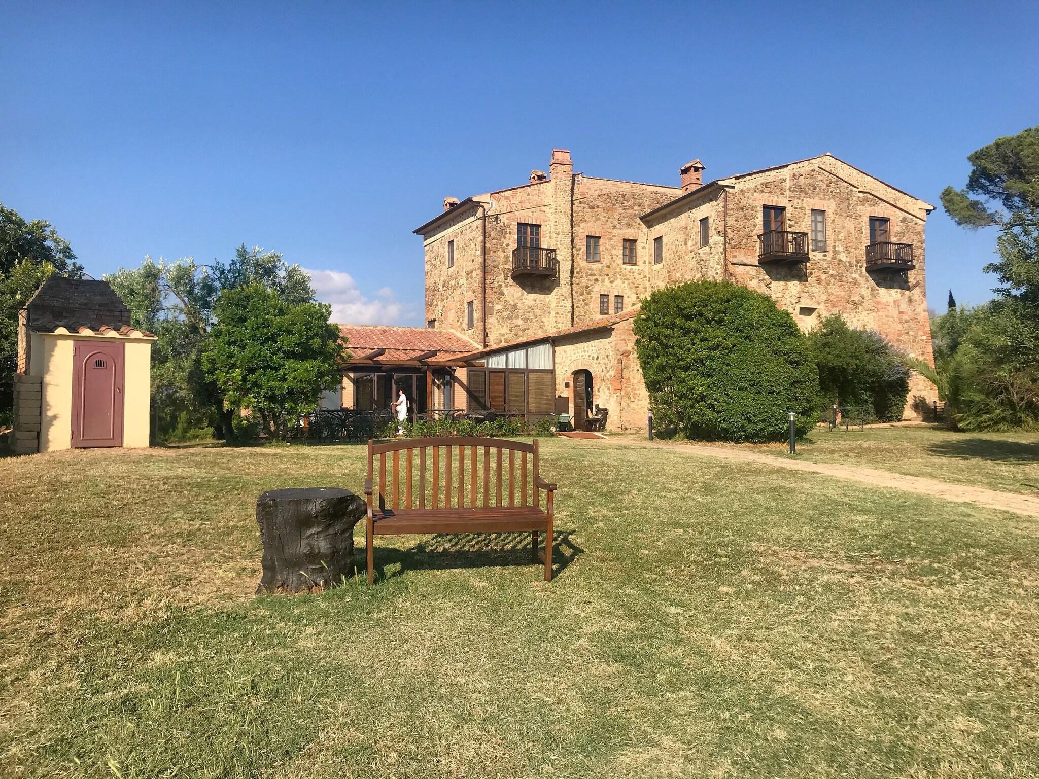 Varios Tenuta Fattoria Vecchia