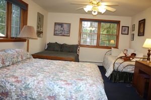 Alquiler Vacacional - Large Lakefront Home on Burt Lake, ICE FISHING Hunting, fishing snow sking golf