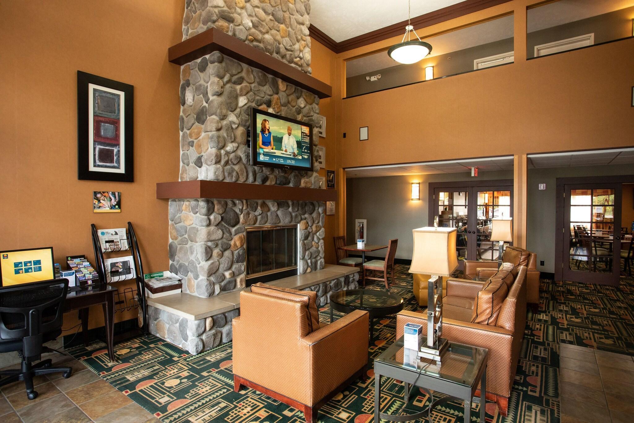 Vista Lobby Comfort Inn Traverse City