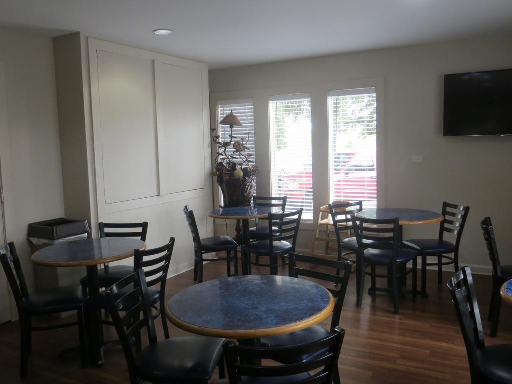 Restaurant Americas Best Value Inn Austin University