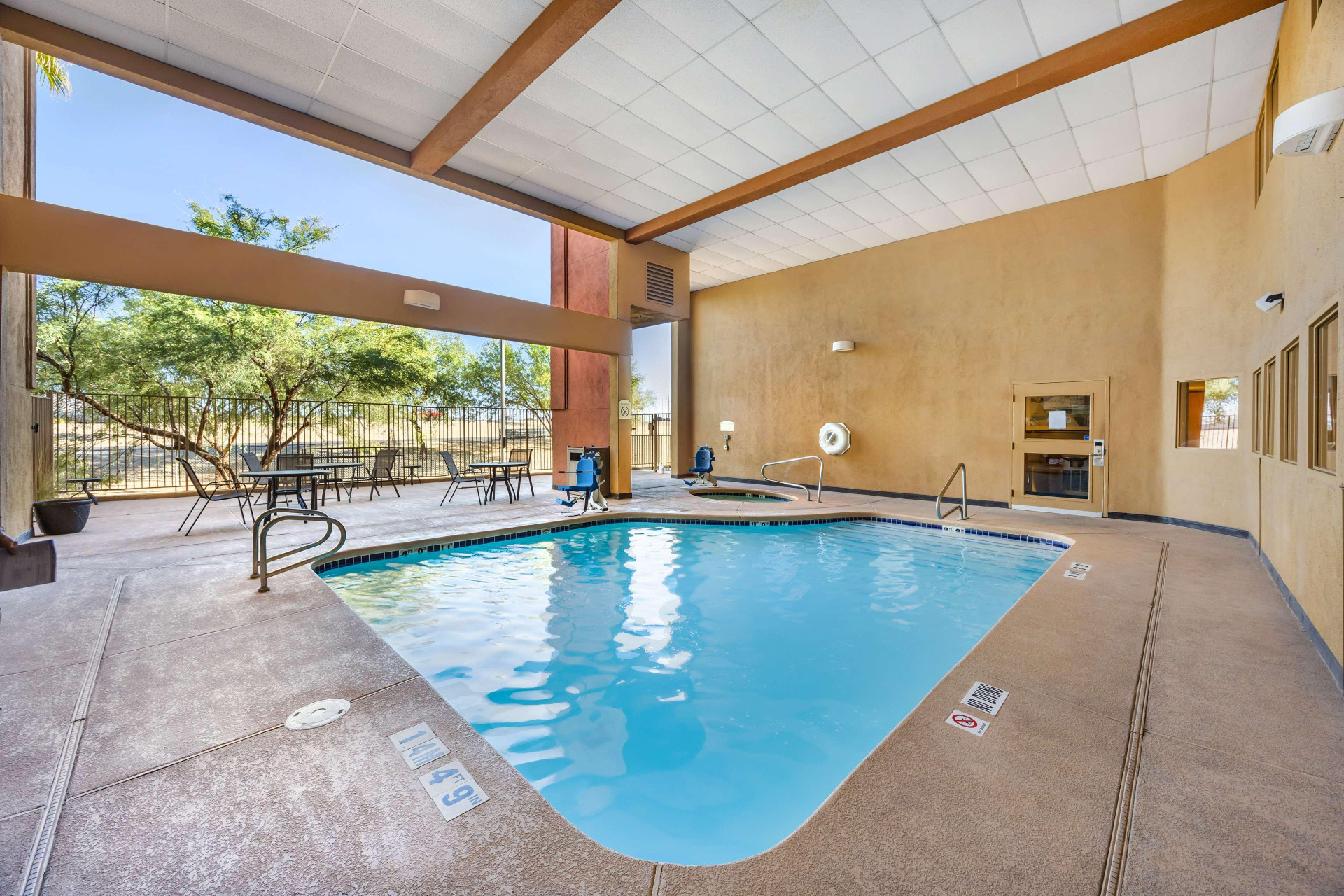 Vista Piscina Best Western Plus North Las Vegas Inn & Suites