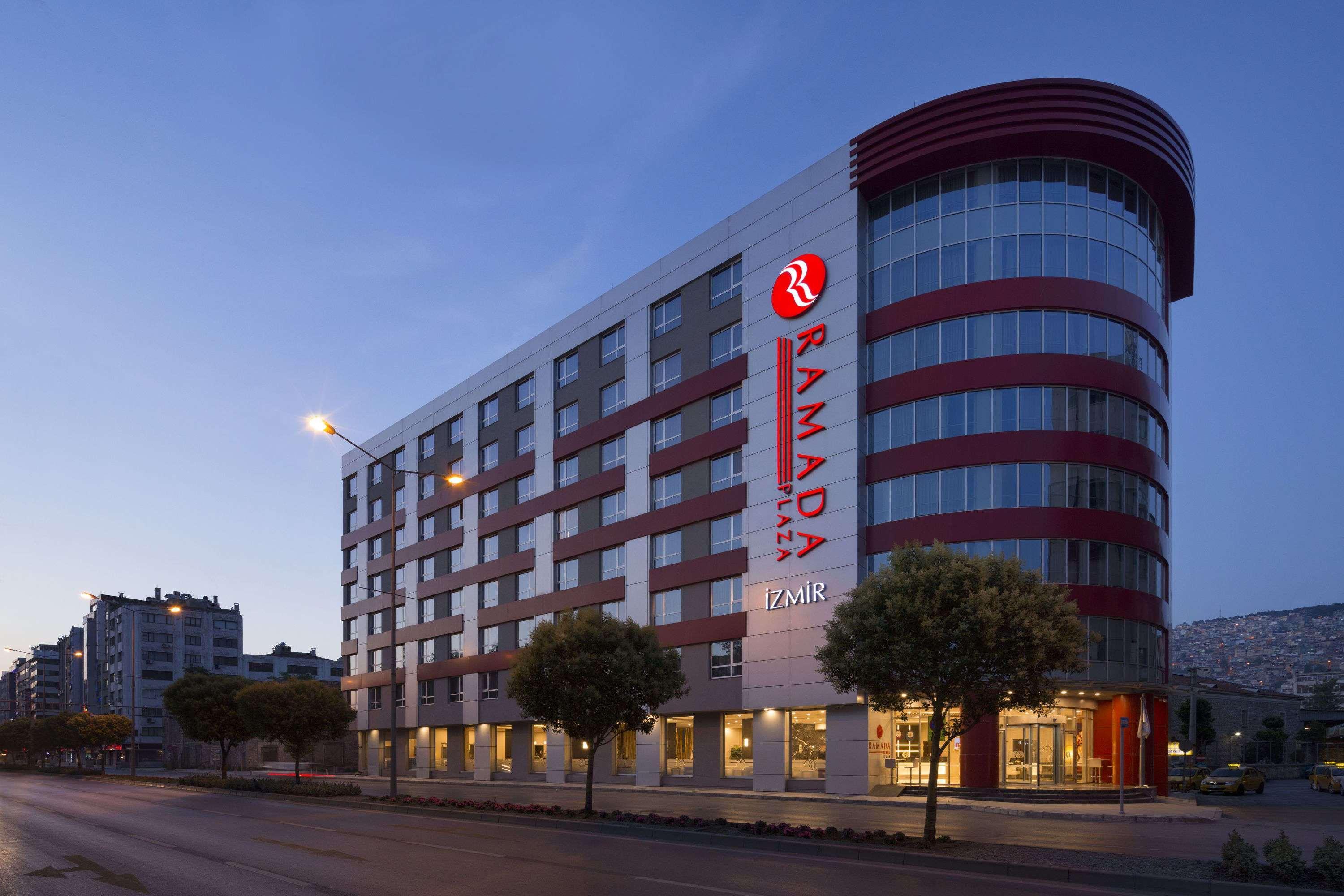 Vista Exterior Ramada Plaza by Wyndham Izmir