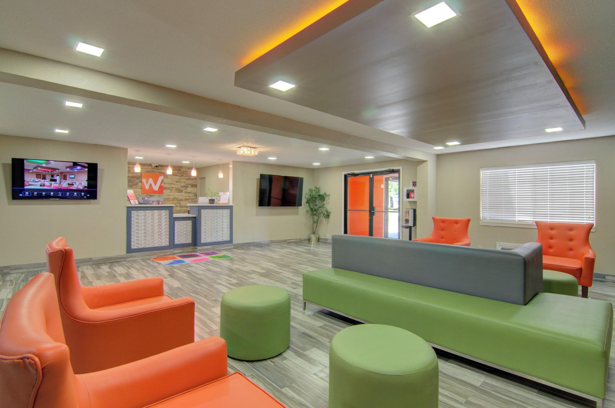 Varios Westbridge Inn & Suites