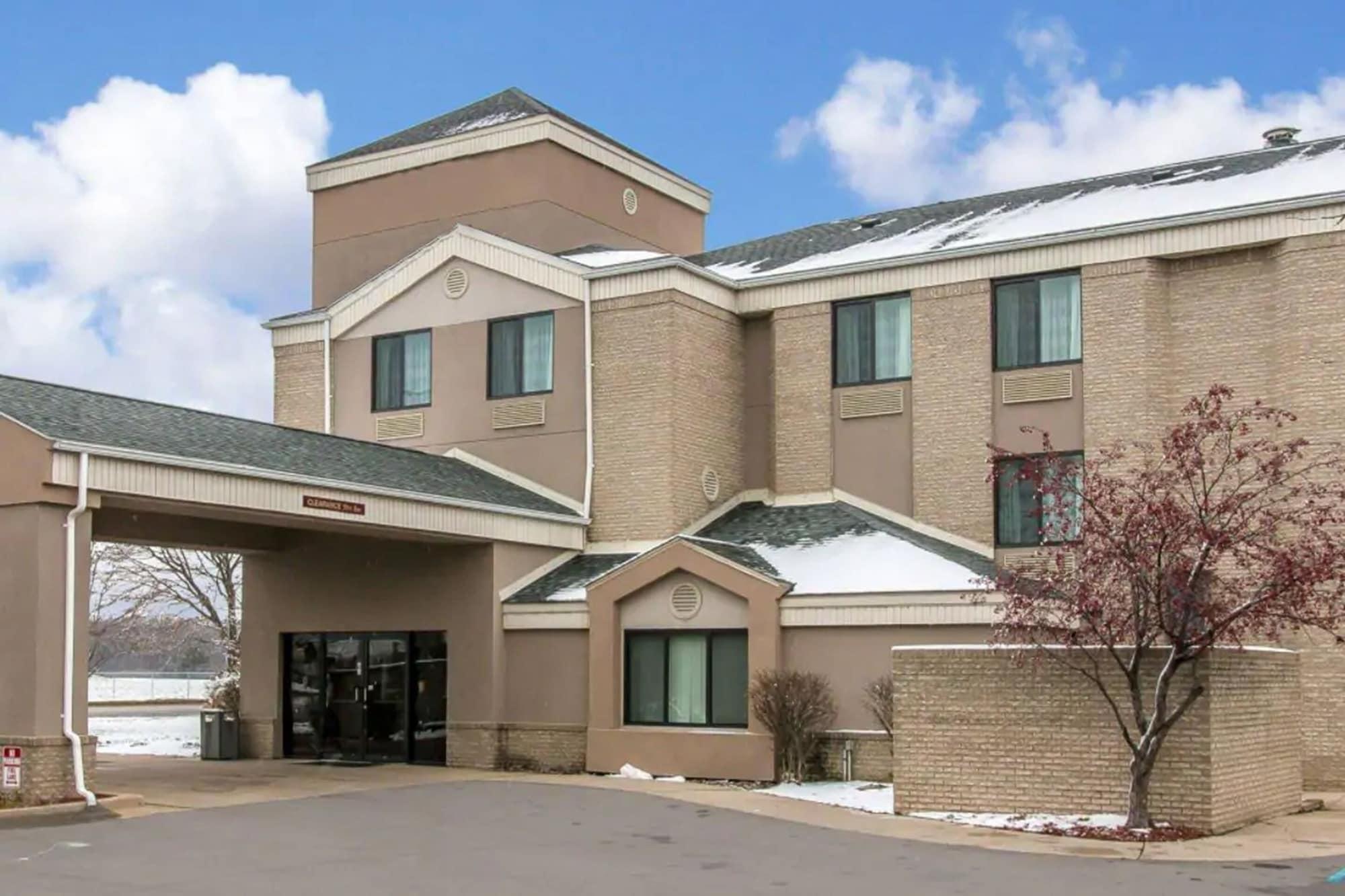 Vista Exterior Baymont by Wyndham Flat Rock