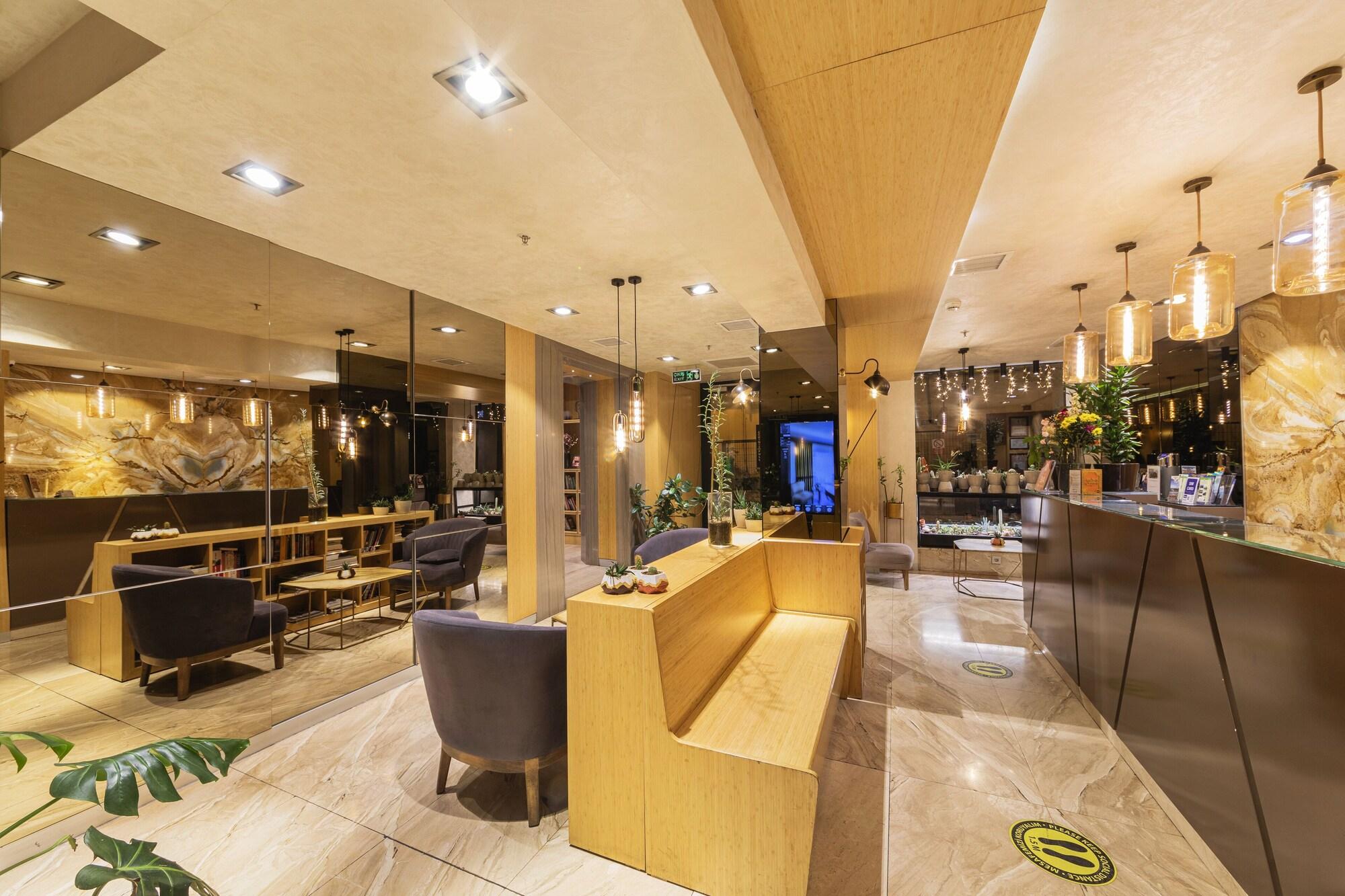Vista Lobby Ayramin Deluxe Hotel