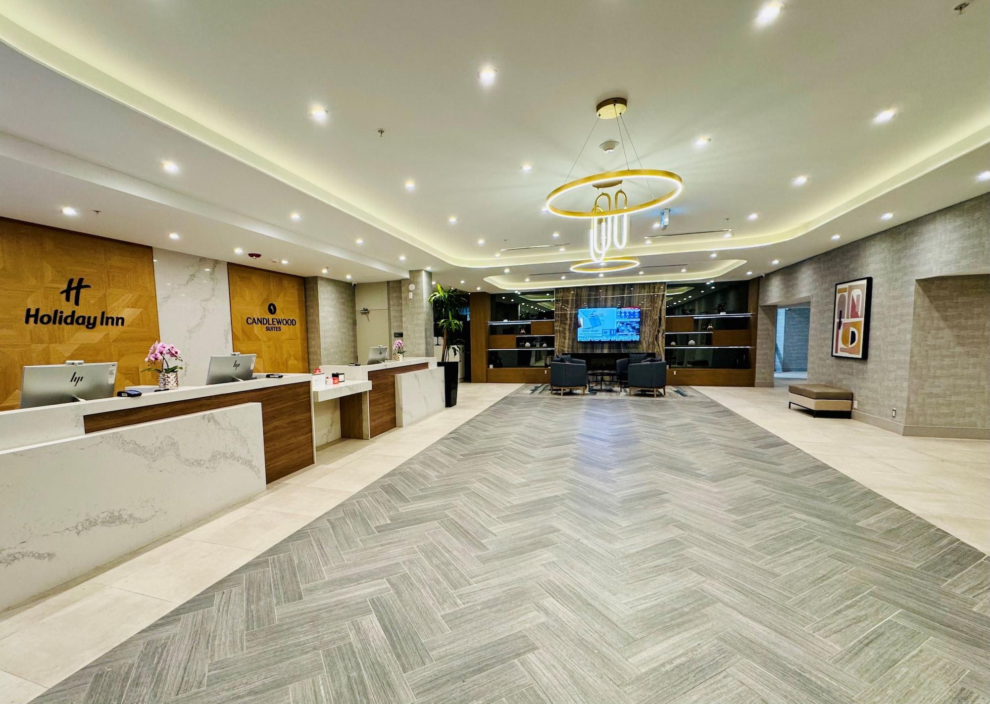 Vista Lobby Holiday Inn Burlington Conference Centre by IHG