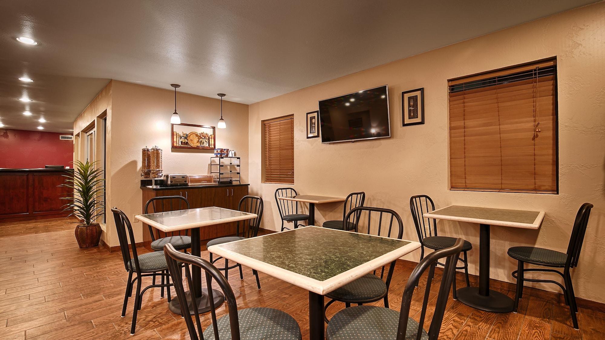 Restaurant Quality Inn Three Rivers