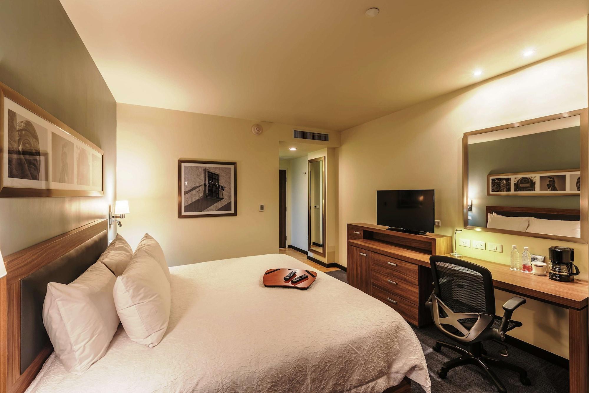 Habitación Hampton Inn & Suites by Hilton Salamanca Bajio