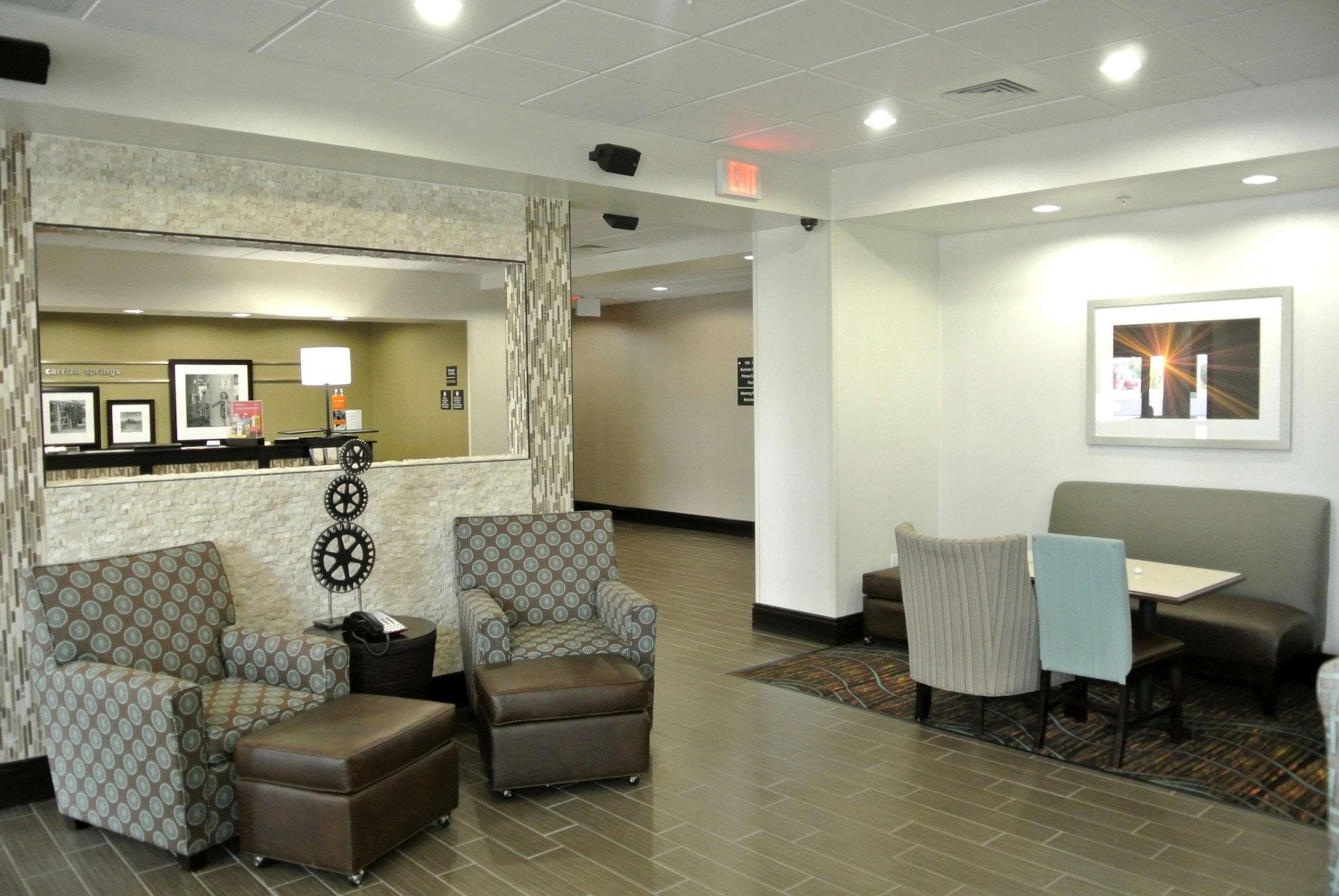 Vista Lobby Hampton Inn Carrizo Springs