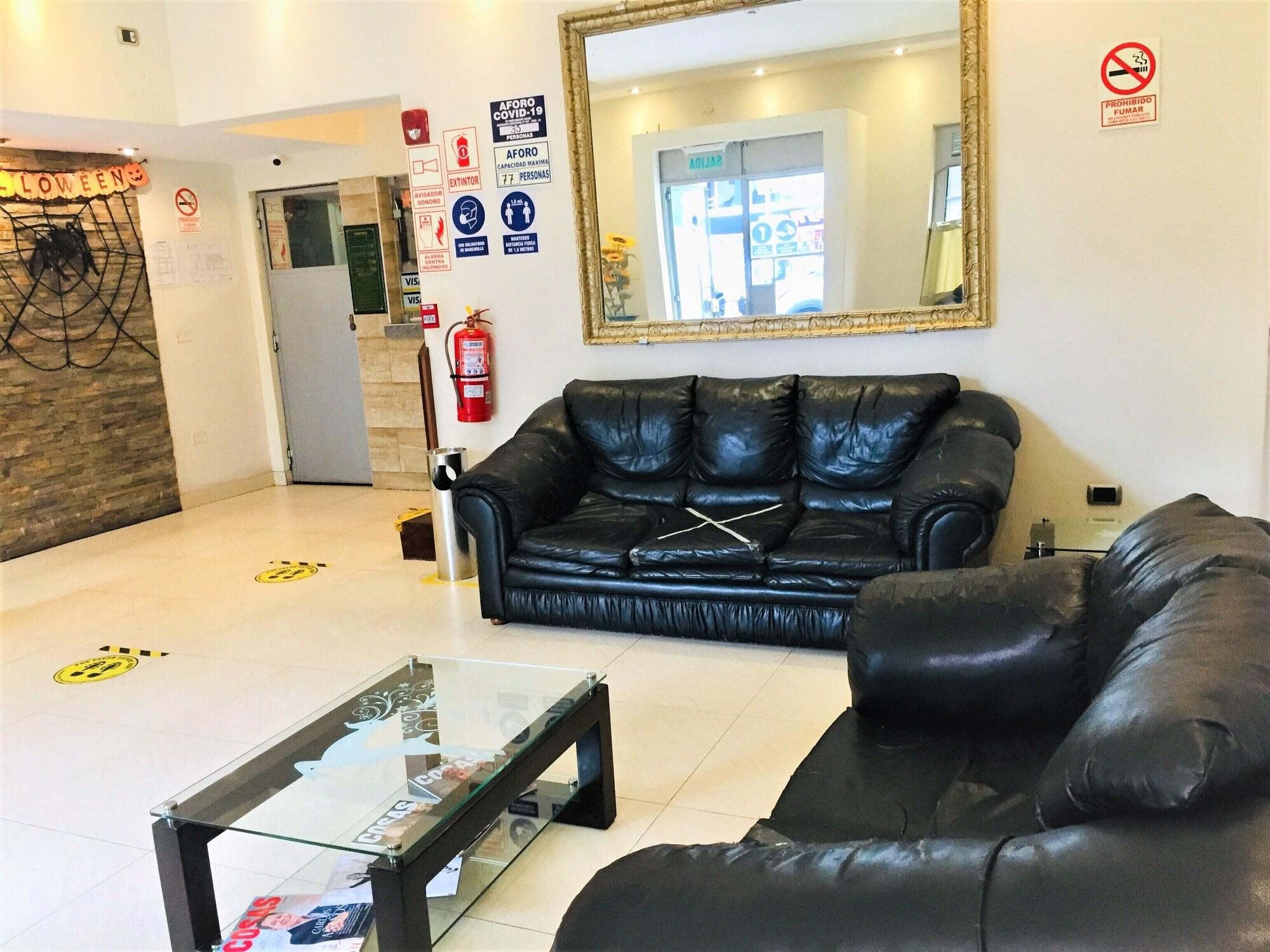 Vista Lobby Hostal Carlos Tenaud