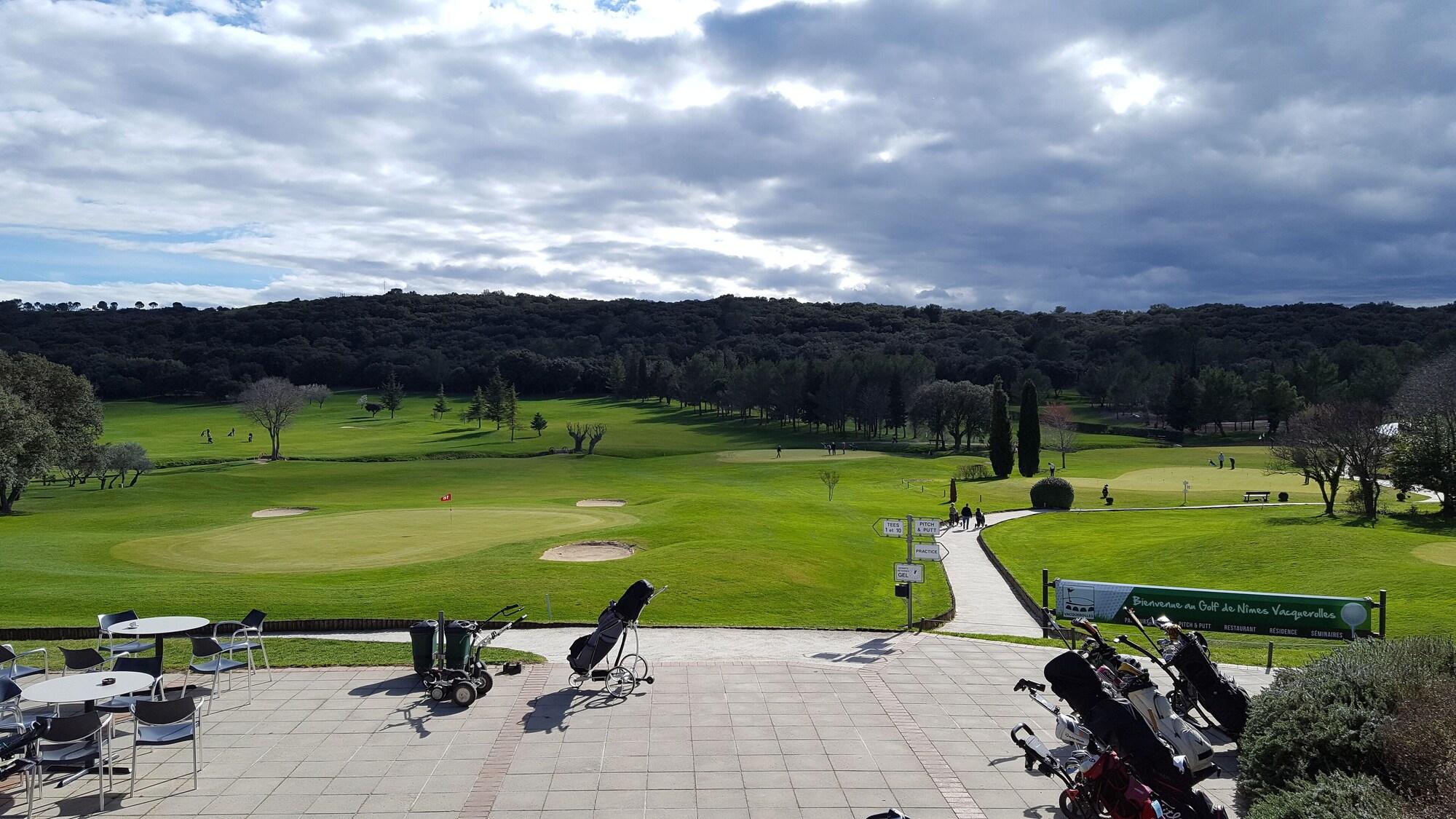 Comodidades del Alojamiento Golf & Résidence de Nîmes Vacquerolles