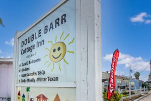 Alquiler Vacacional - DB 5 Overboard!-1 BR Cottage with Kitchenette, Near Beach, Dogs OK, Fenced Yard!