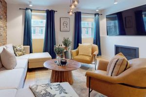 Alojamiento - Casa Hotels Elegant 2BR Suite in Leslieville