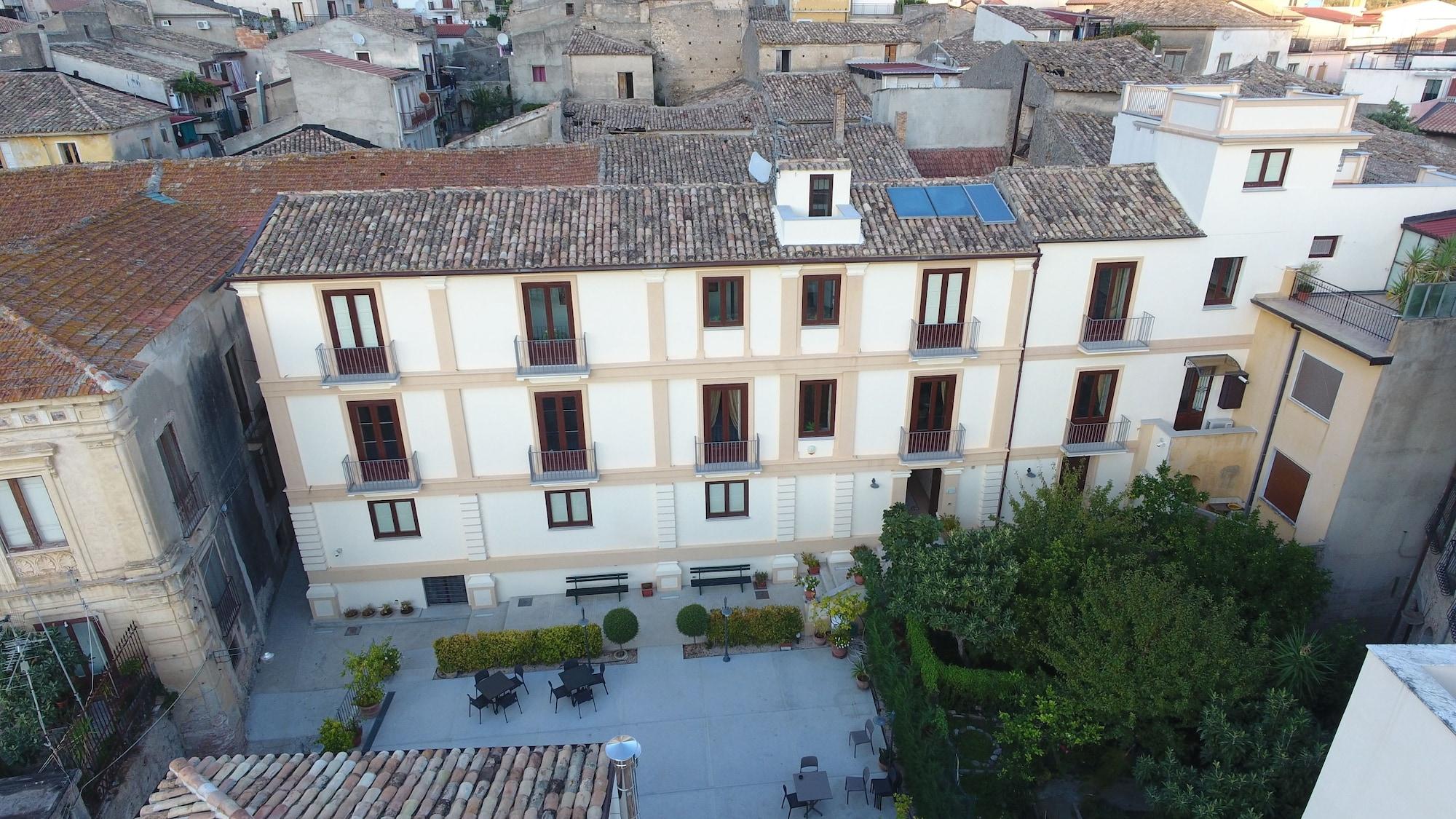 Vista Exterior Al Palazzo