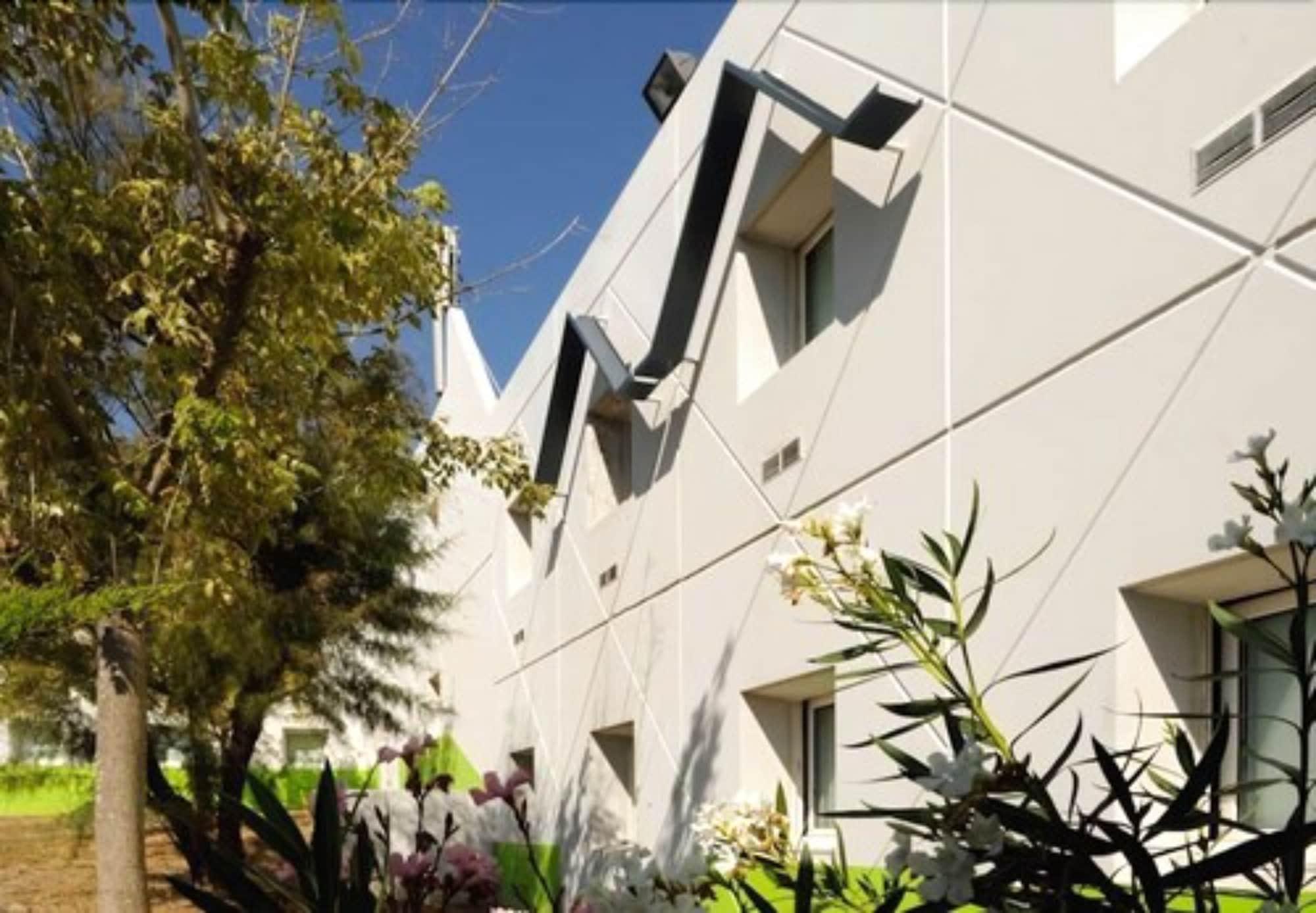 Vista Exterior Lemon Hotel Vigneux