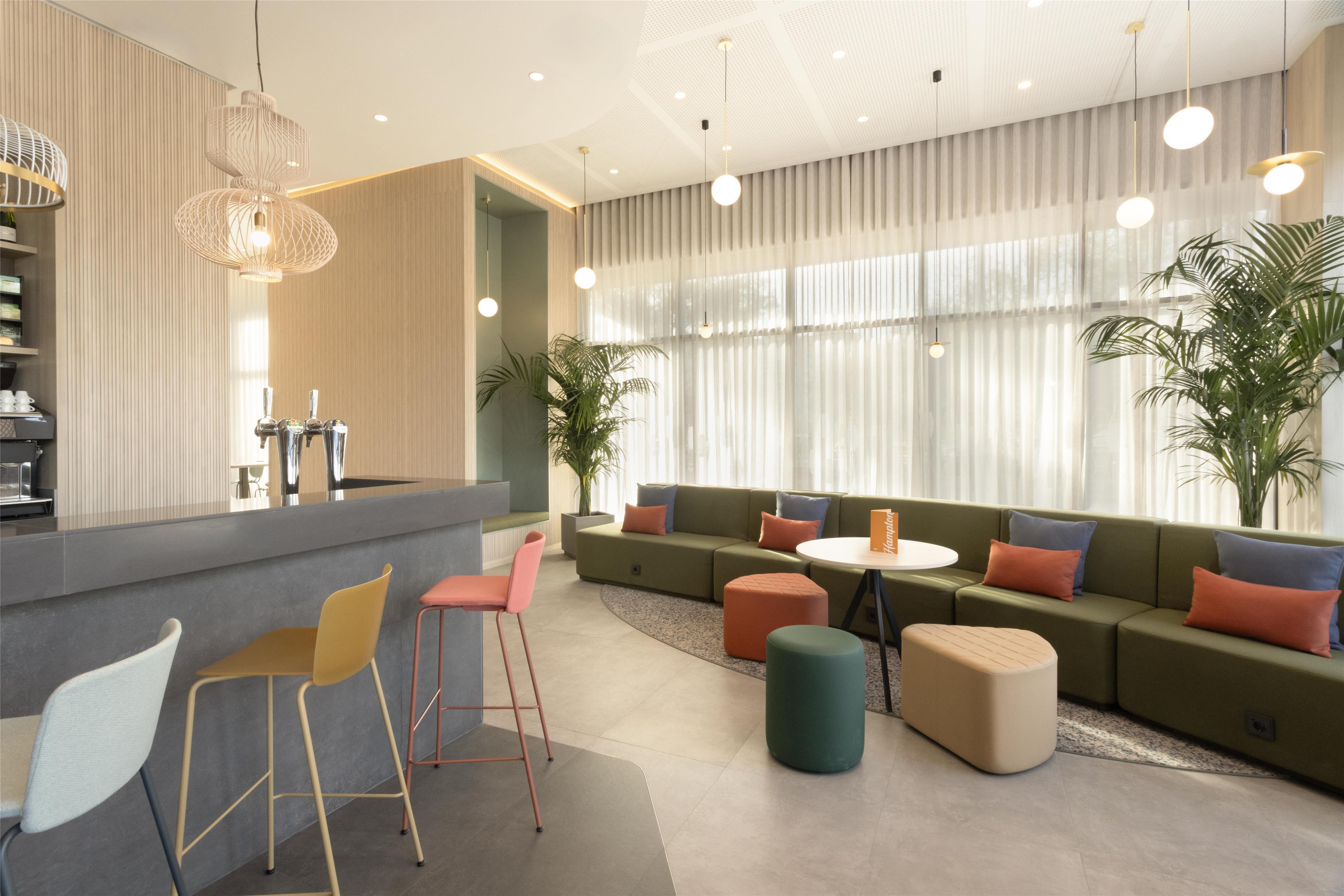 Vista Lobby Hampton By Hilton Malaga Martiricos