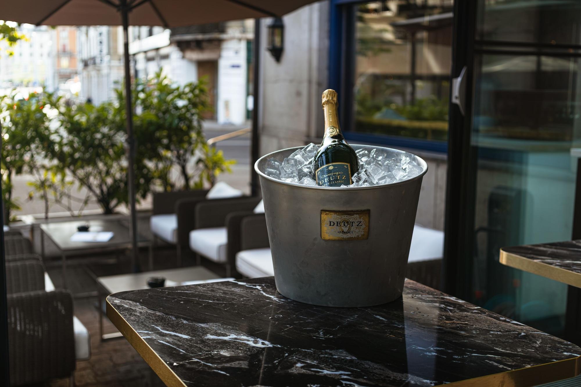 Bar/Salón Le Montbrillant Hôtel Residence