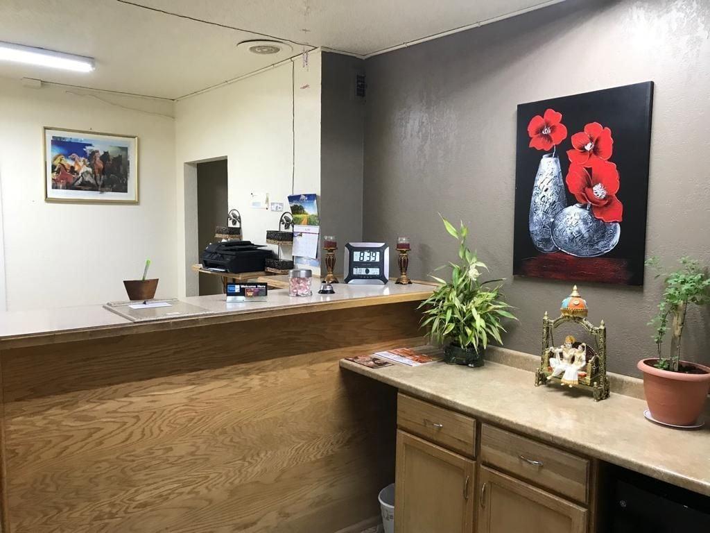Vista Lobby Budget Inn