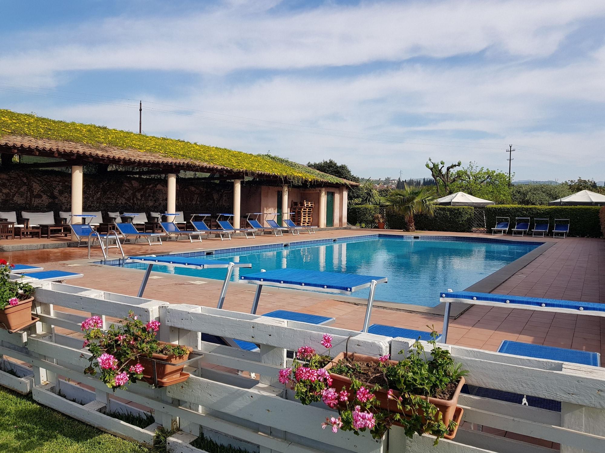 Varios Hotel Etna
