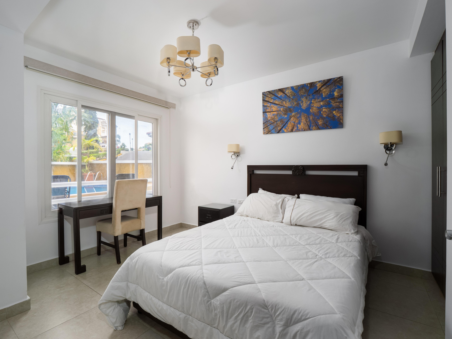 Camas Mahogany Suites