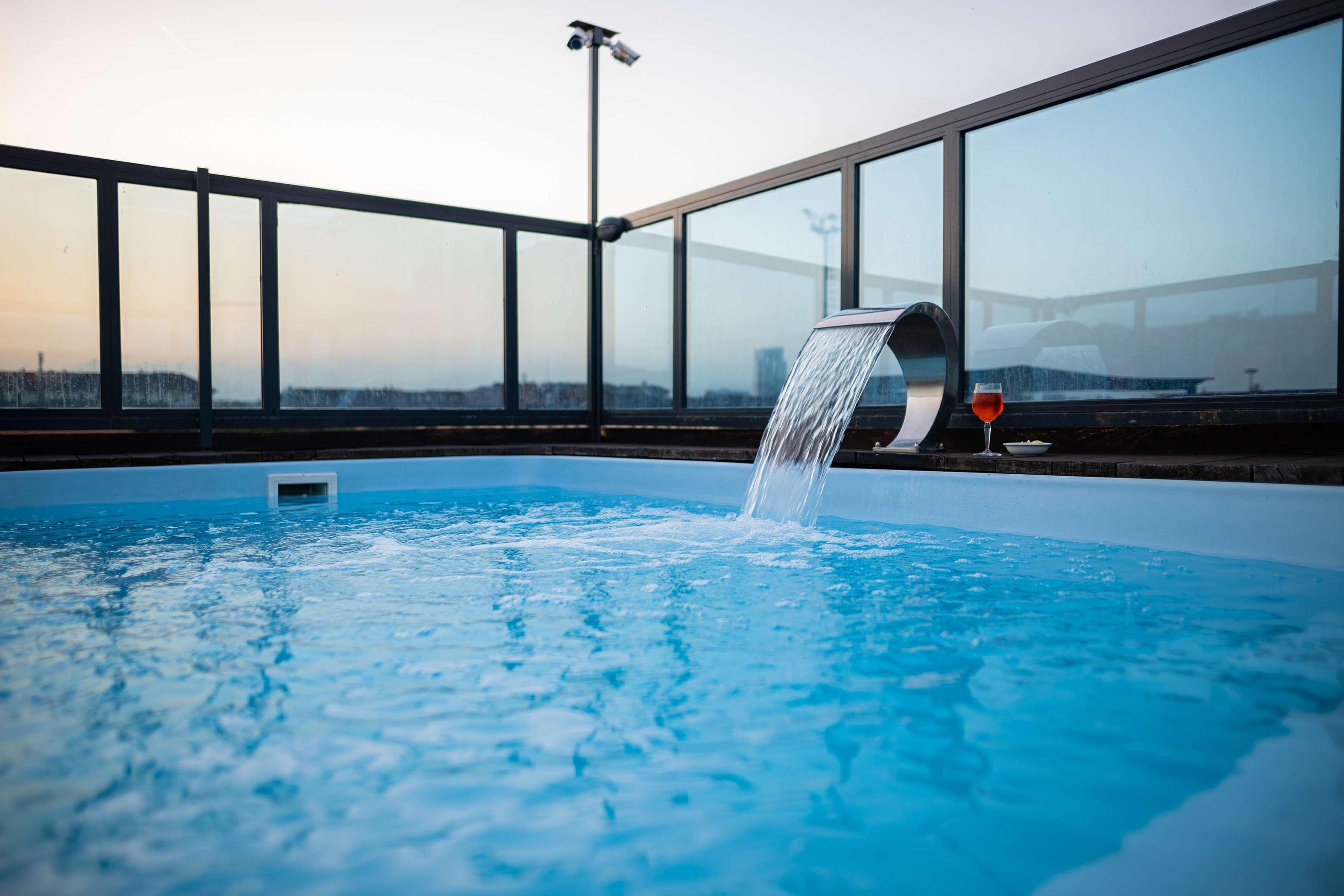 Vista Exterior Best Western Plus Executive Hotel and Suites