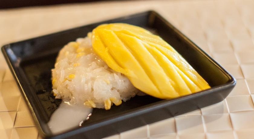 Restaurant Club Mahindra Mac Boutique Hotel