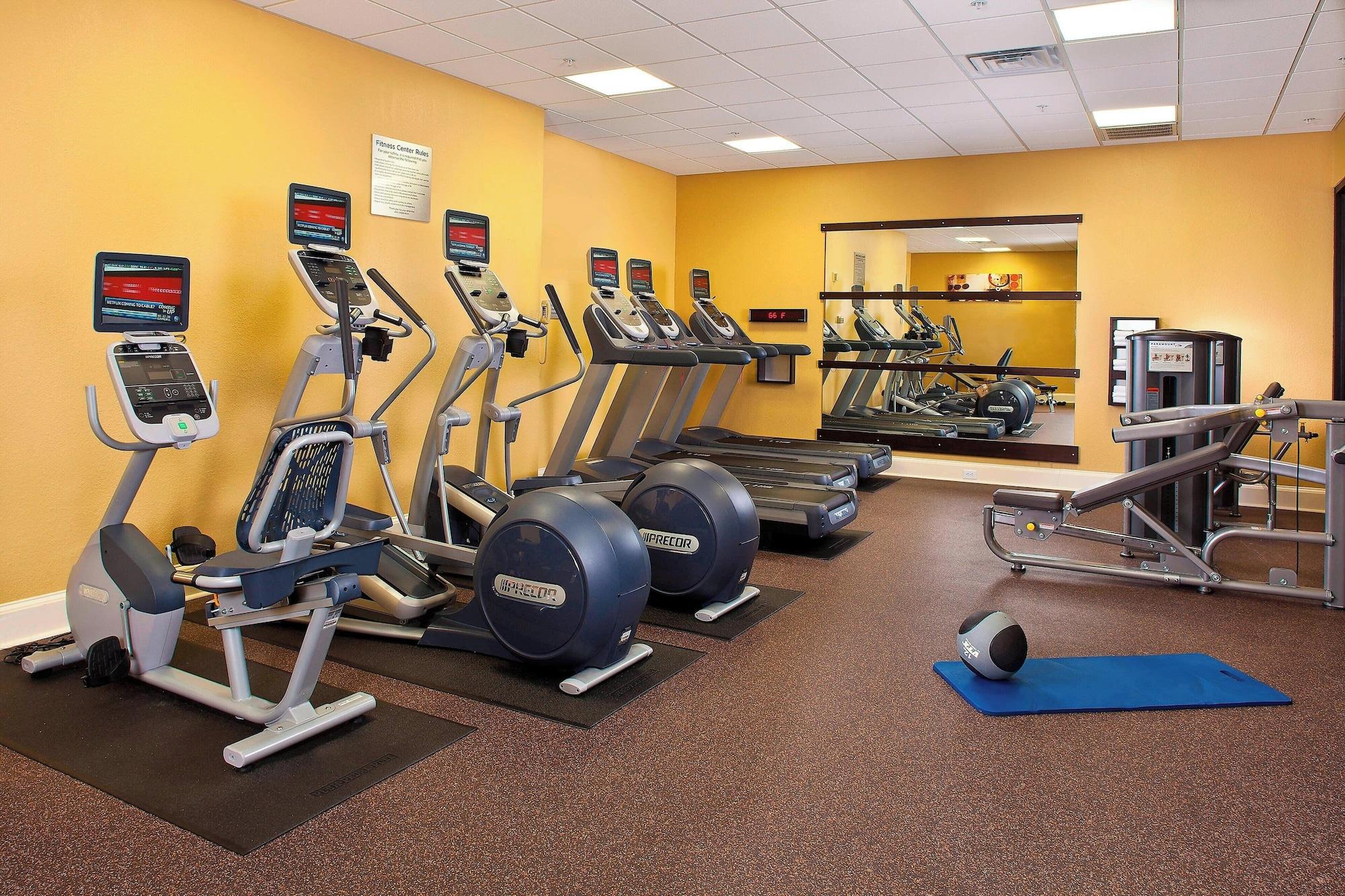 Gimnasio Courtyard by Marriott New Orleans Near the French Quarter