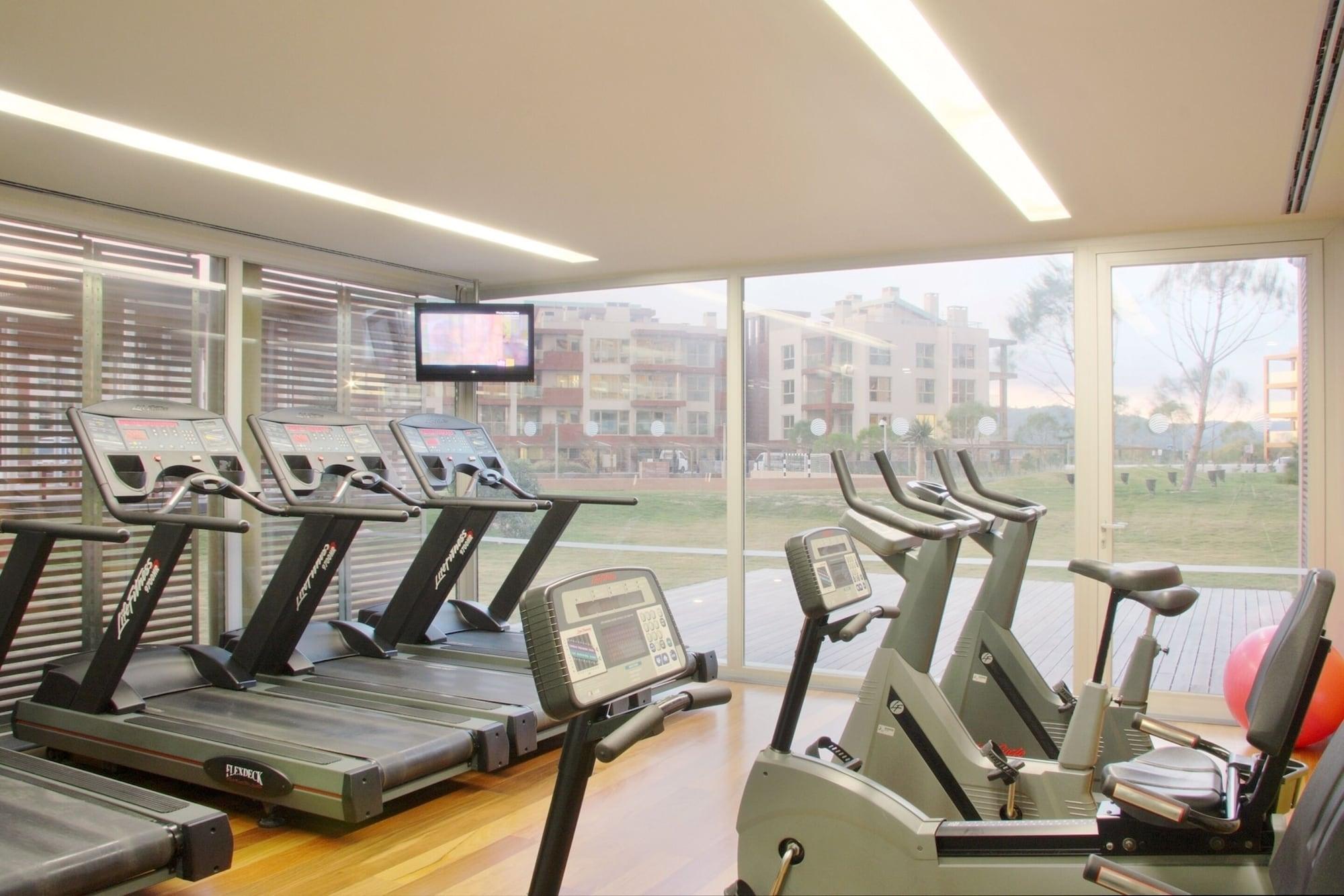 Gimnasio Aqualuz Troia Rio by The Editory