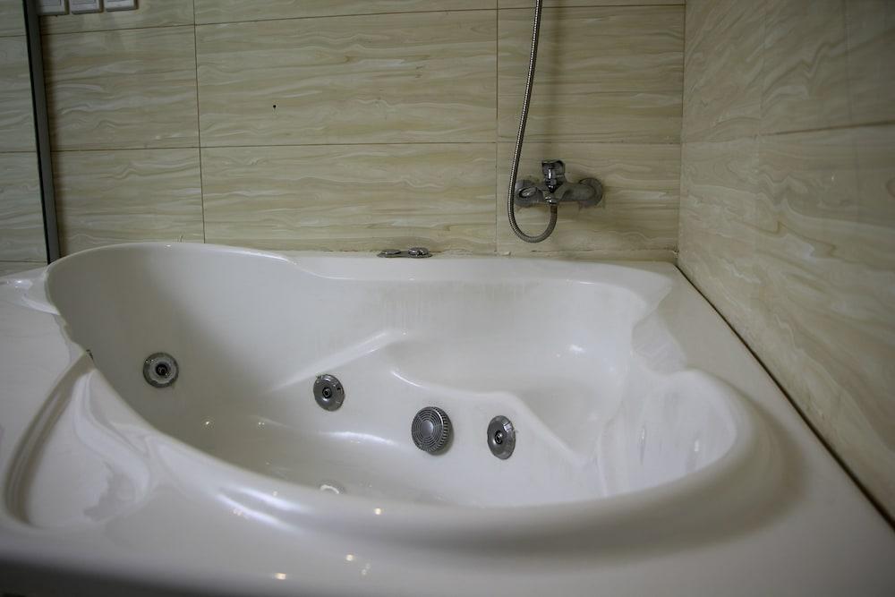 Baño Al Muhaidb Residence Al Maidan