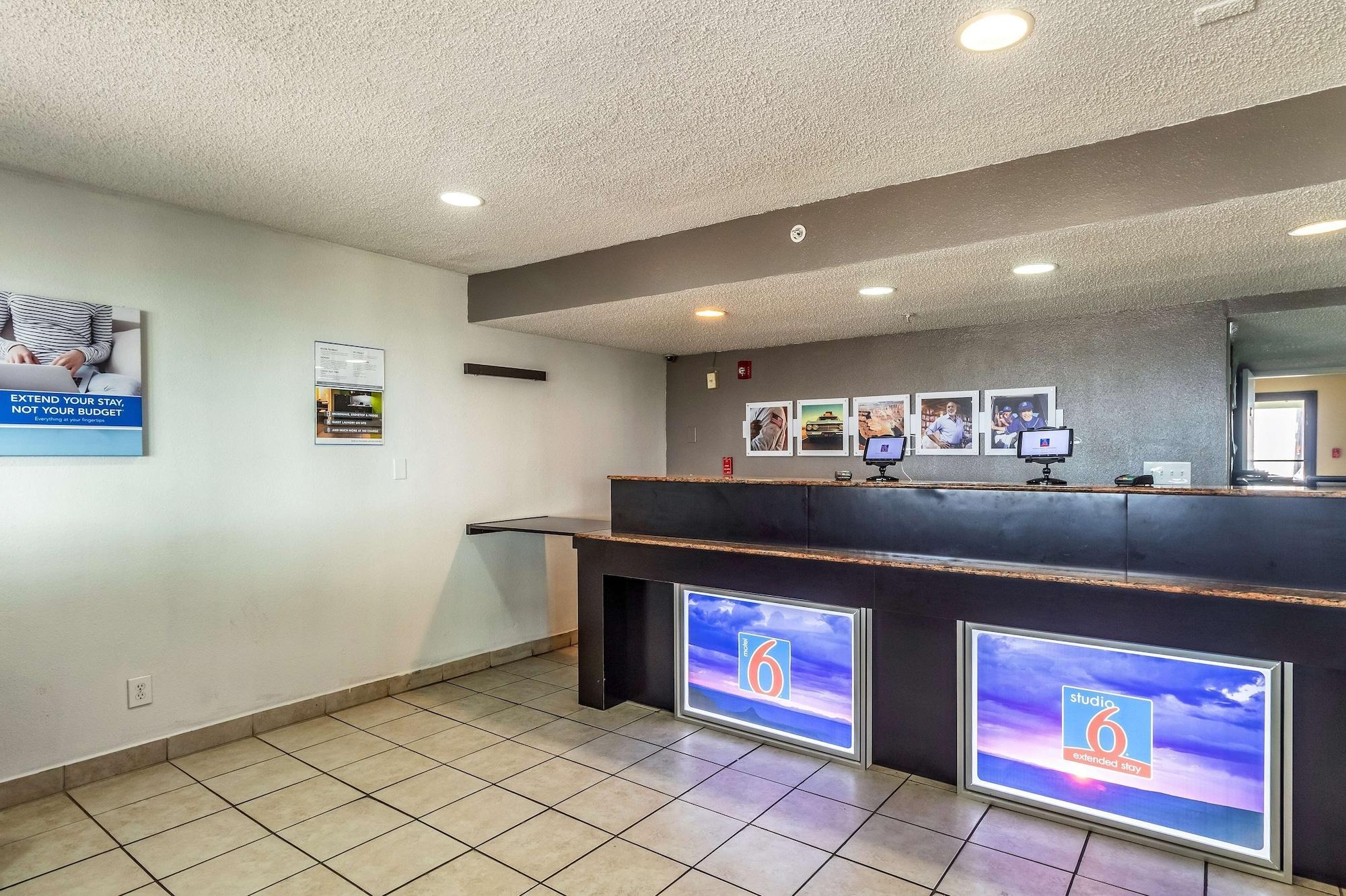 Vista Lobby Motel 6 Corpus Christi, TX – North