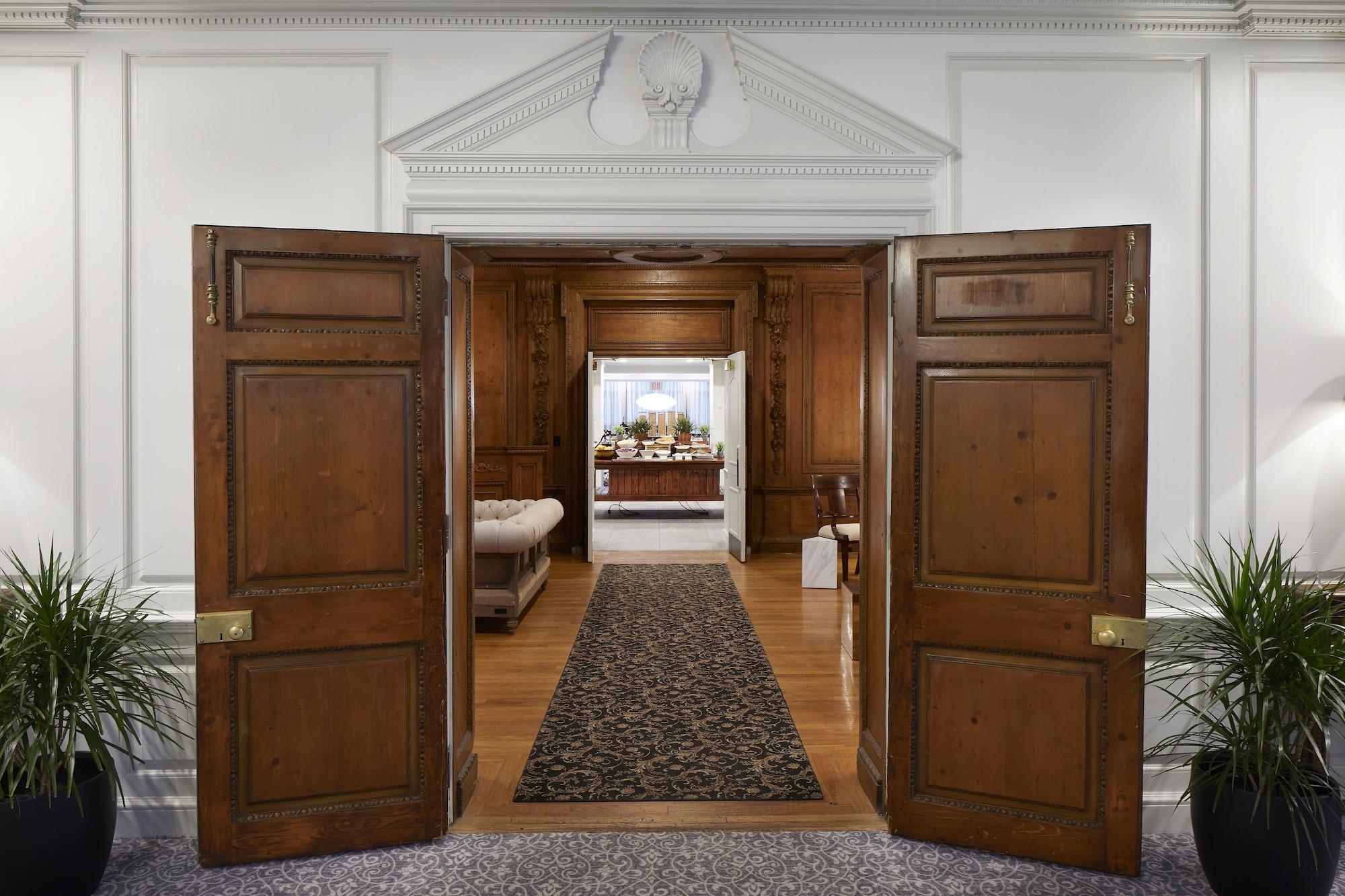 Vista Lobby Tarrytown House Estate