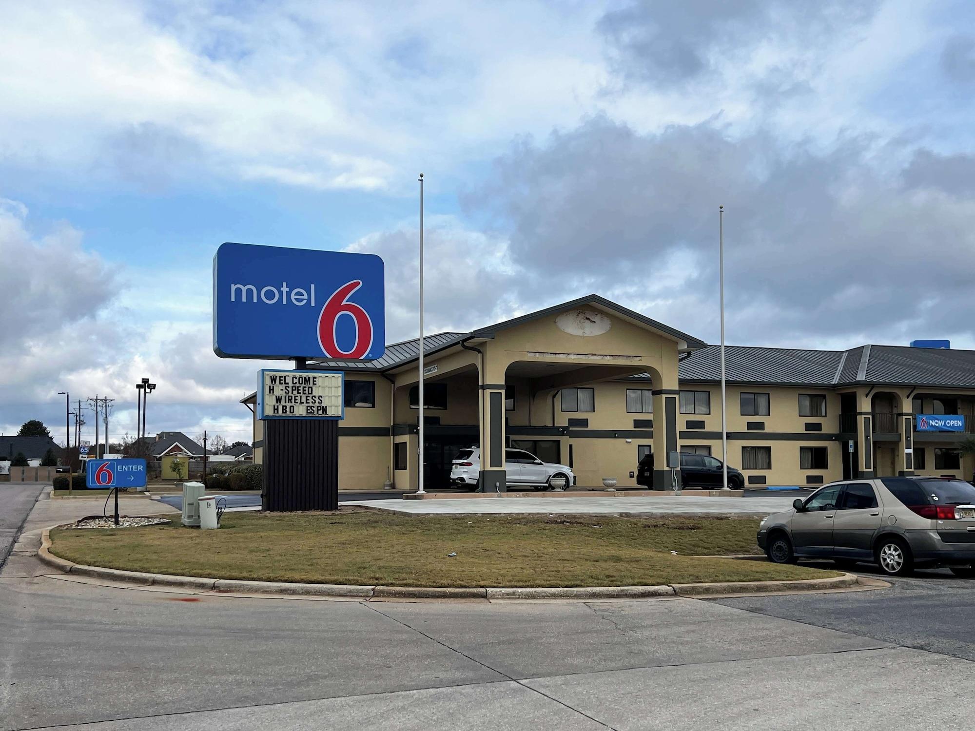 Varios Motel 6 Prattville, AL