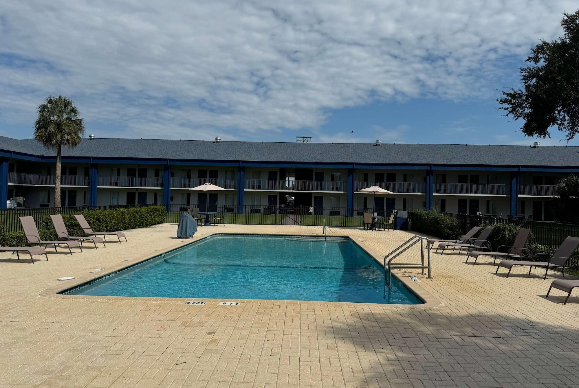 Vista Piscina Days Inn by Wyndham Crystal River