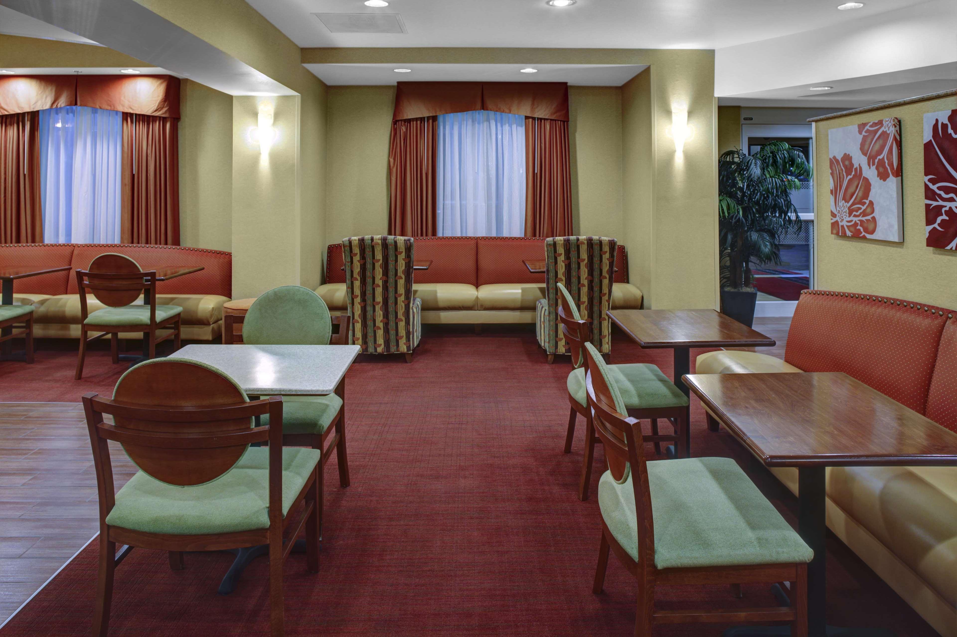 Vista Lobby Hampton Inn Petersburg-Southpark Mall