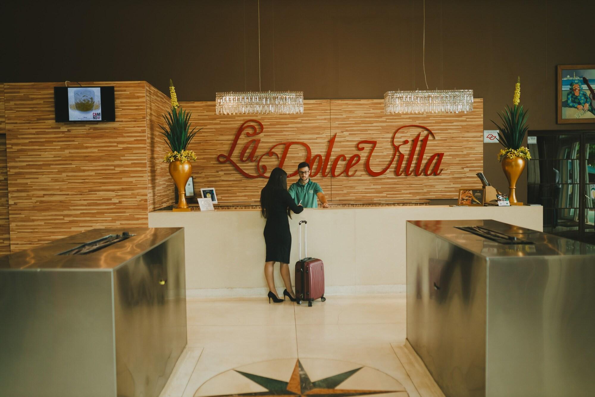 Vista Lobby La Dolce Villa