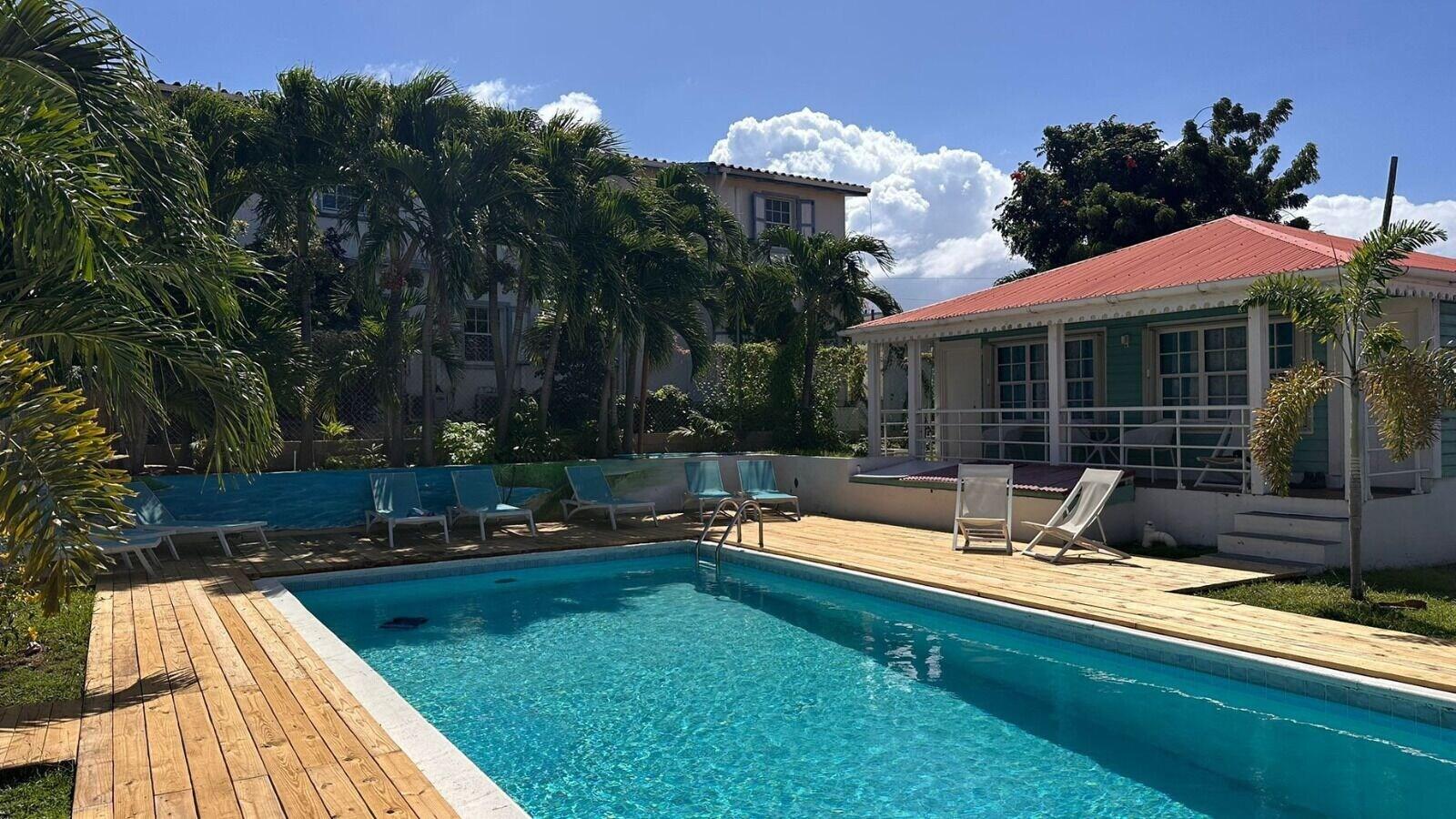 Varios Talk of the Town Inn & Suites