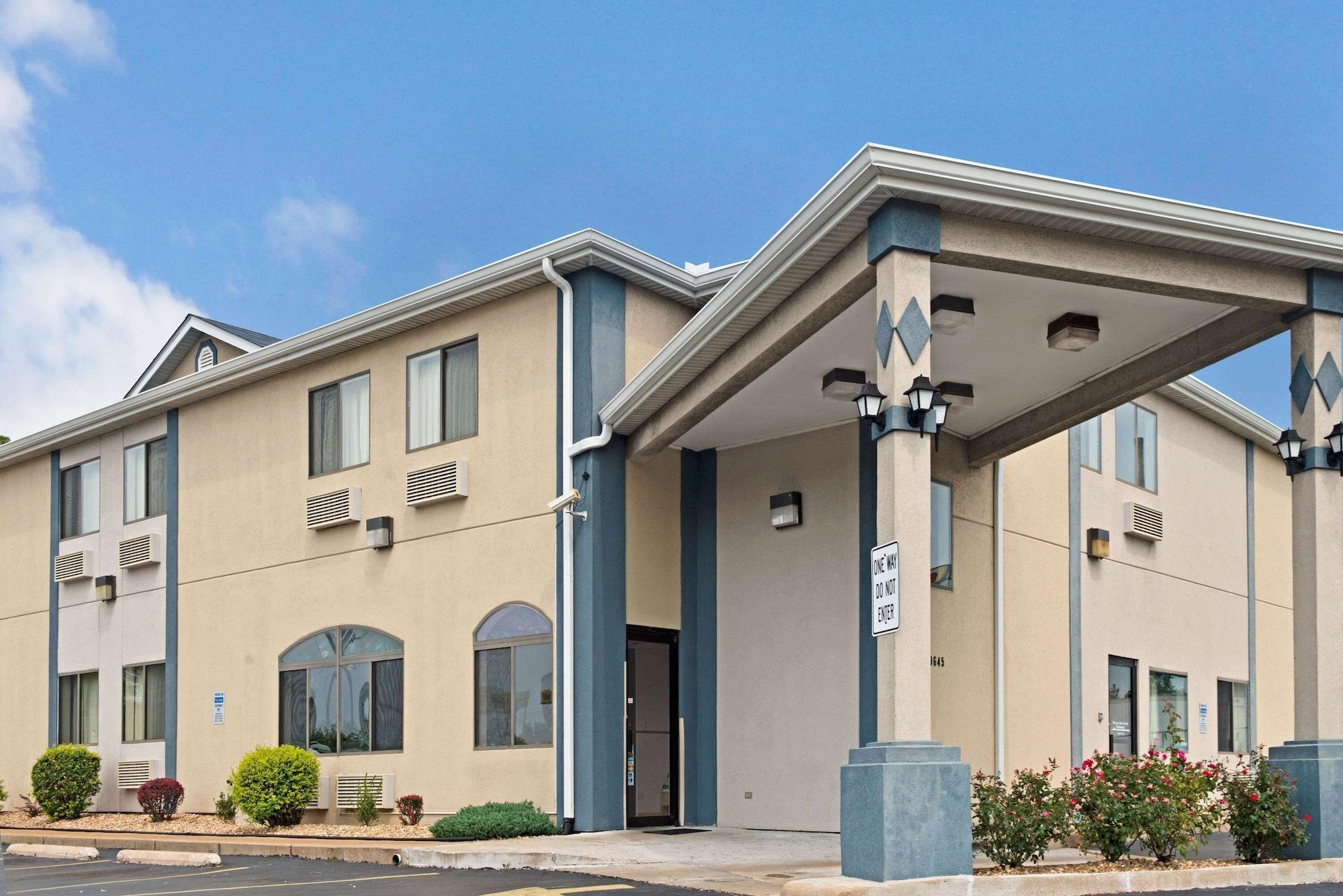 Vista Exterior Travelodge by Wyndham St. Louis