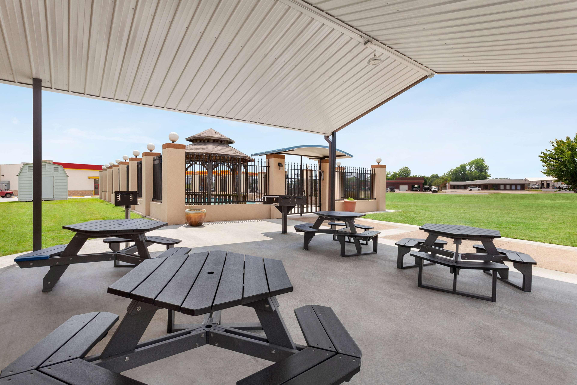 Restaurant Days Inn by Wyndham Paris