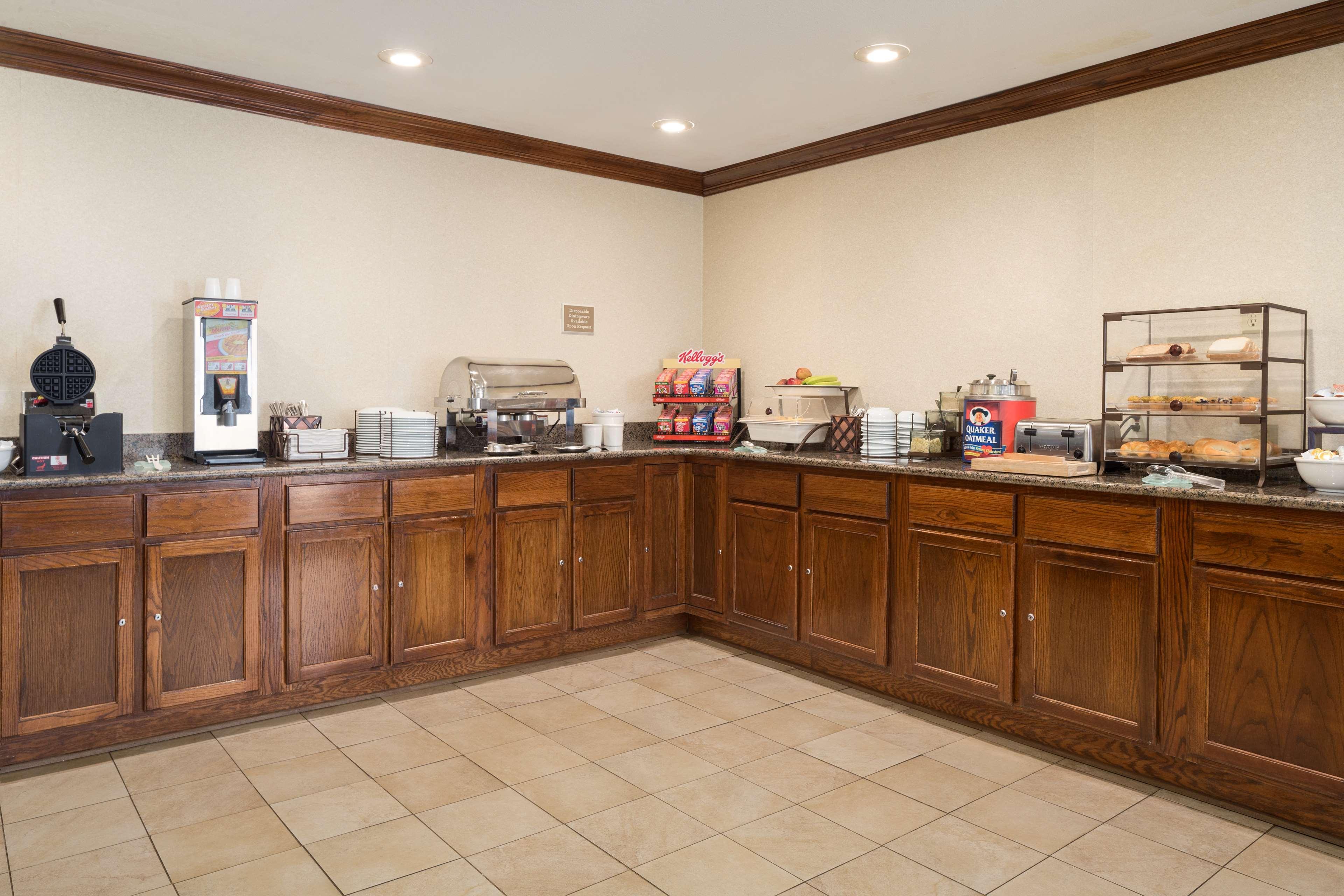 Restaurant Country Inn & Suites by Radisson, Greenfield, IN