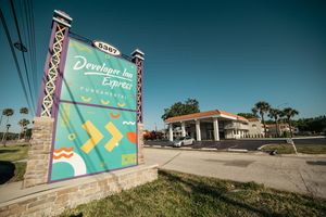 Alojamiento - Travelodge by Wyndham Orlando Lake Buena Vista South